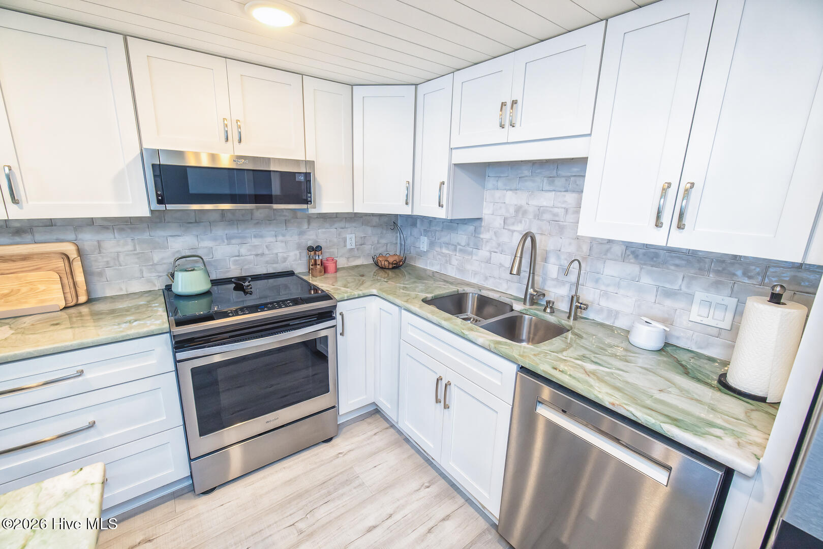 100559278 | Photo 10