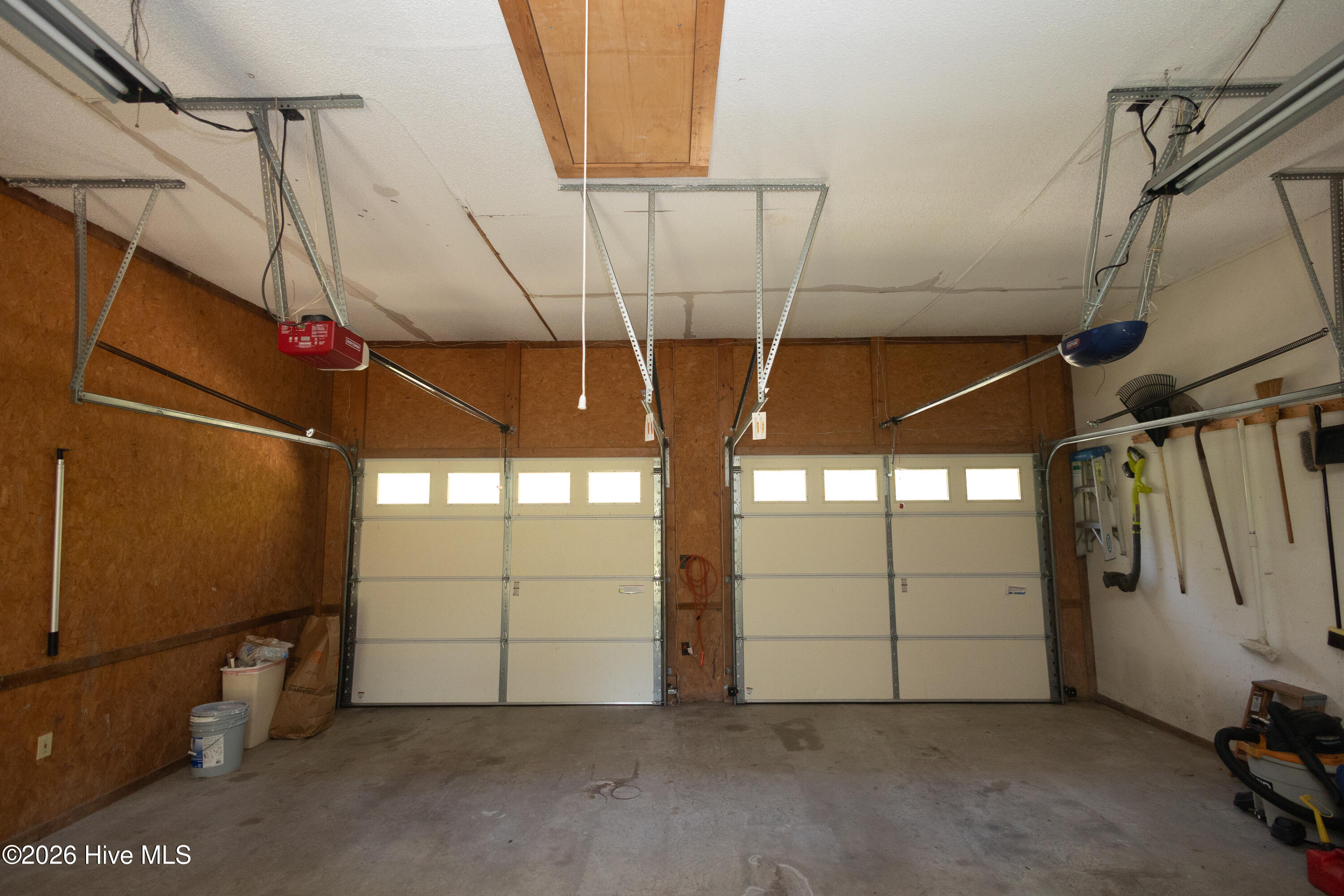 100569275 | Photo 27