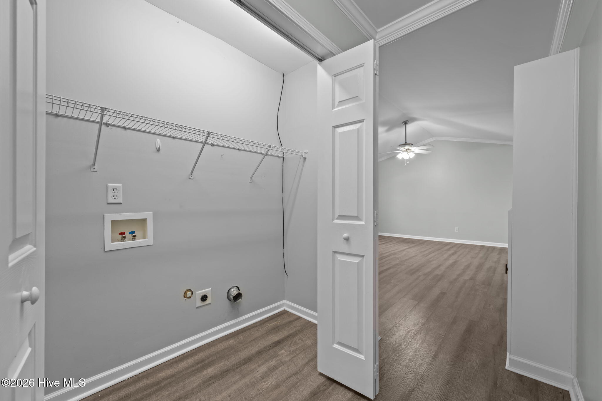 100556265 | Photo 29