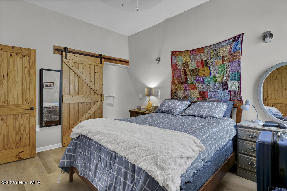 100543464 | Photo 33