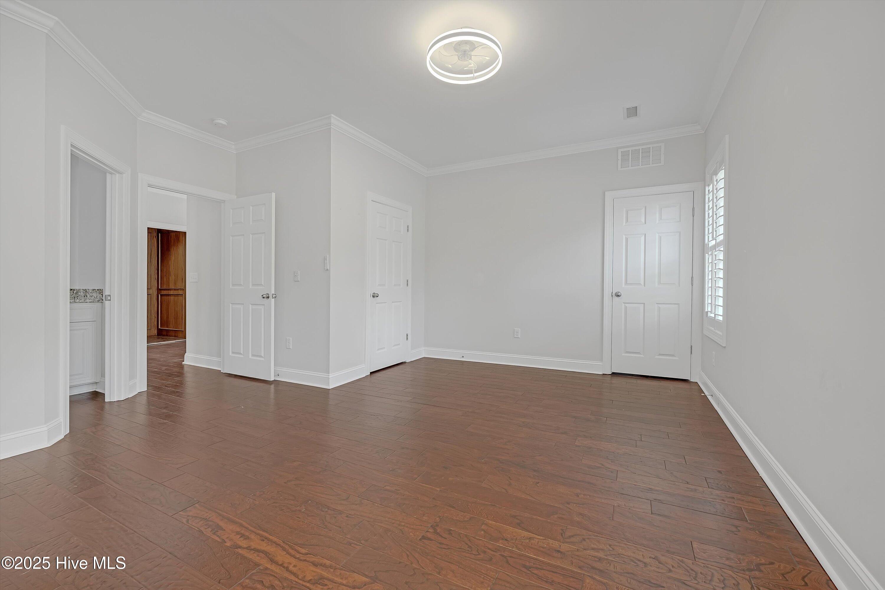 100537477 | Photo 42