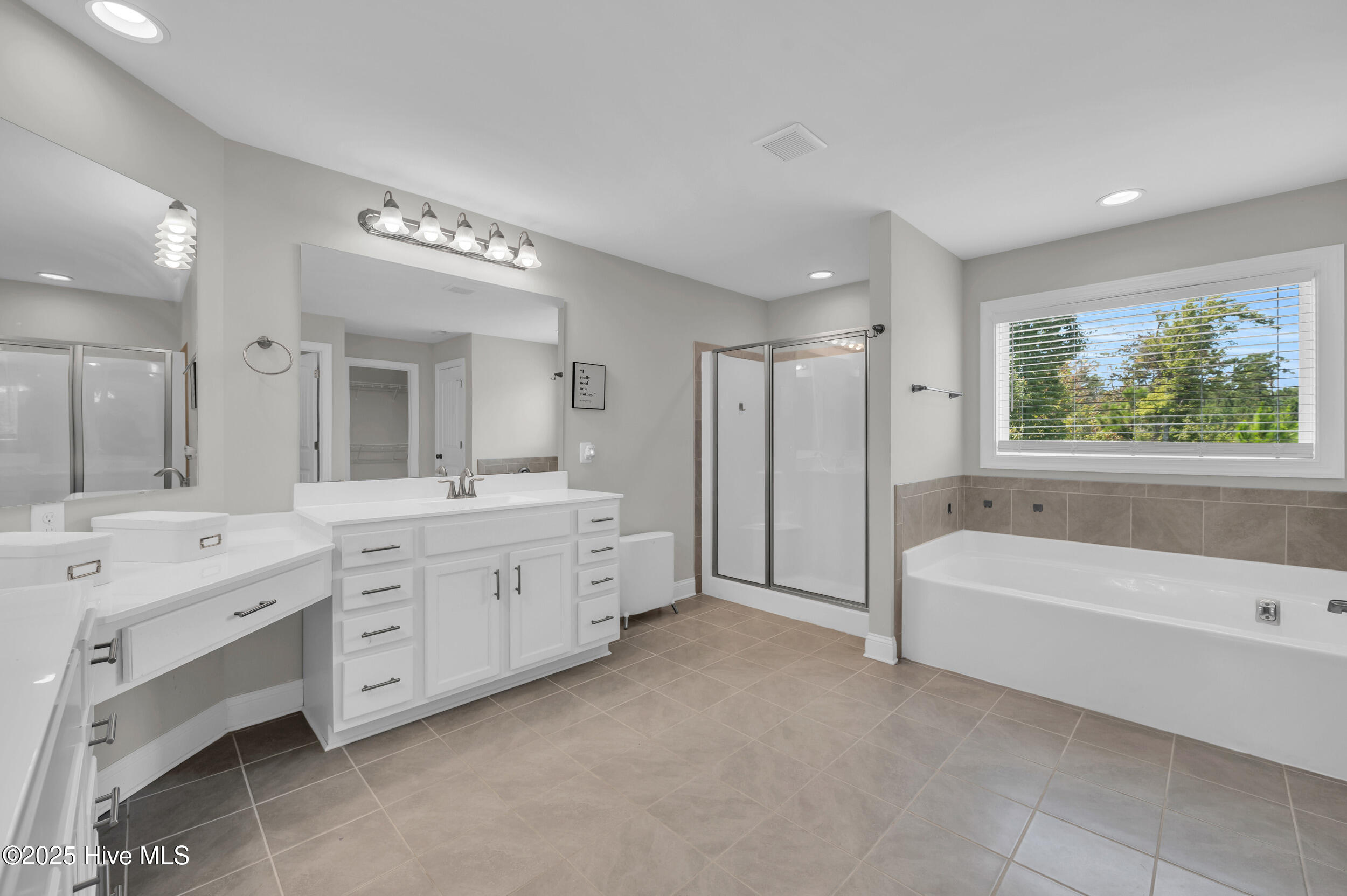 100530270 | Photo 27