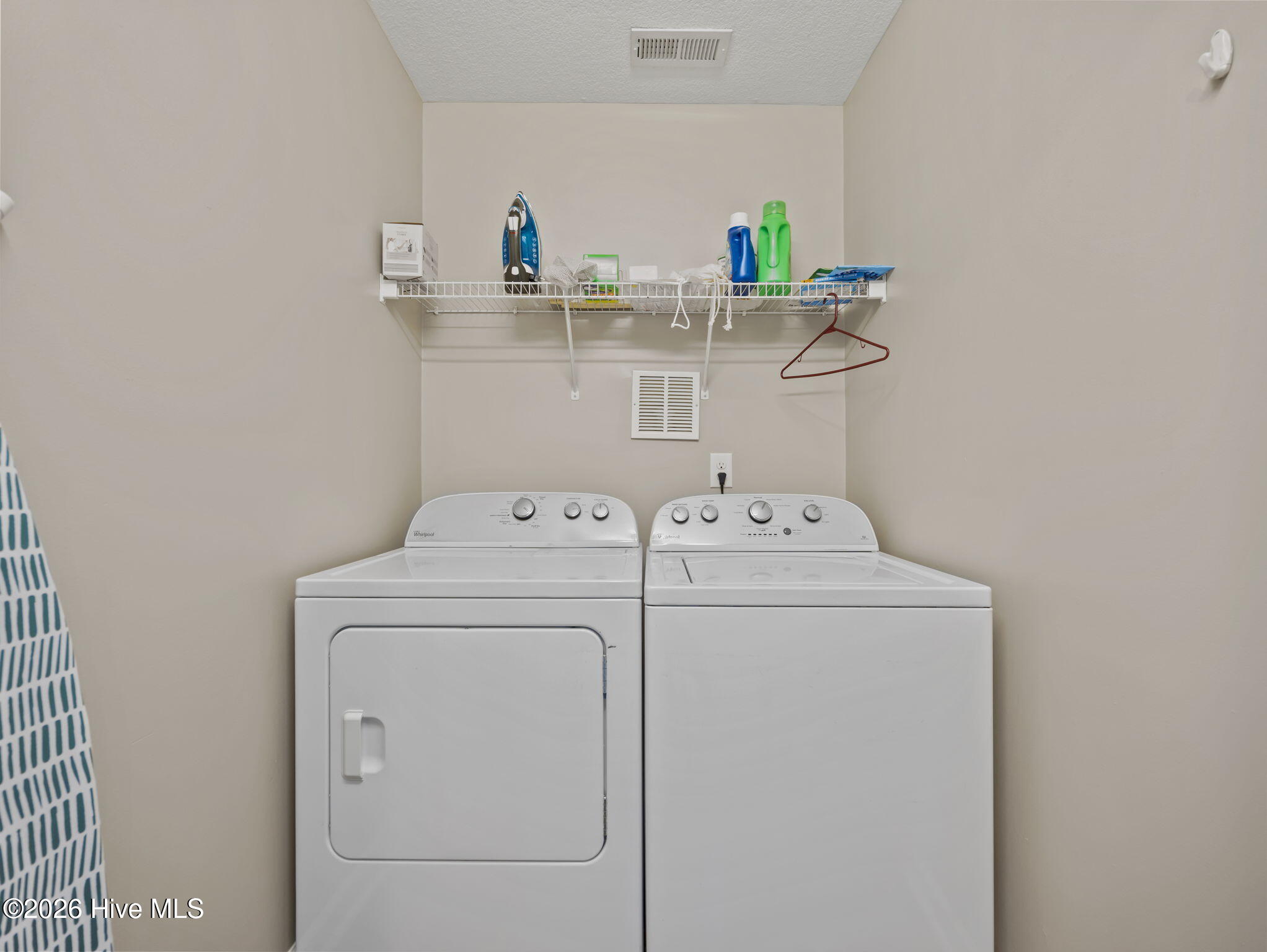 100569646 | Photo 22