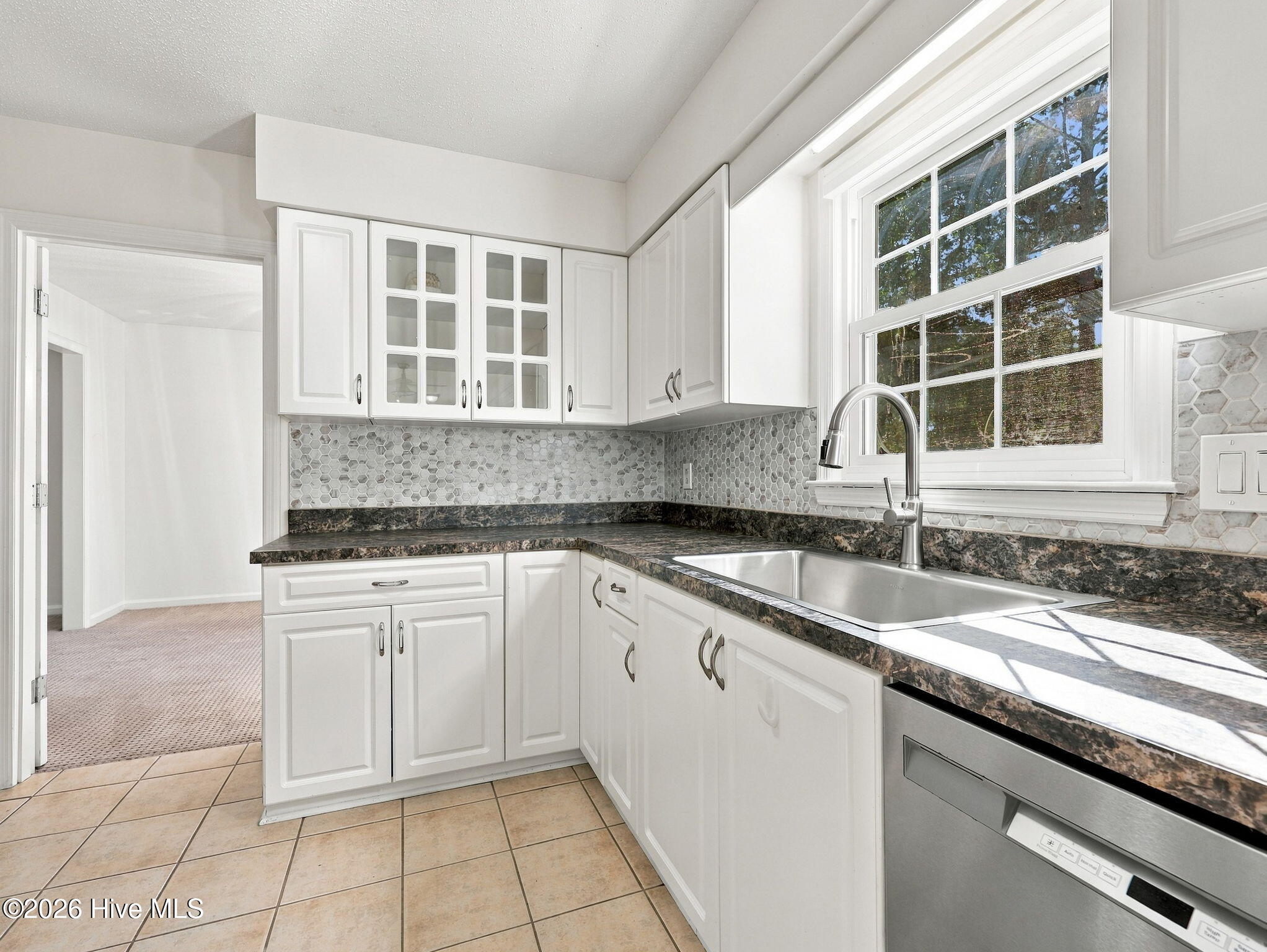 22-web-or-mls-123 Robin Hood Dr. 46