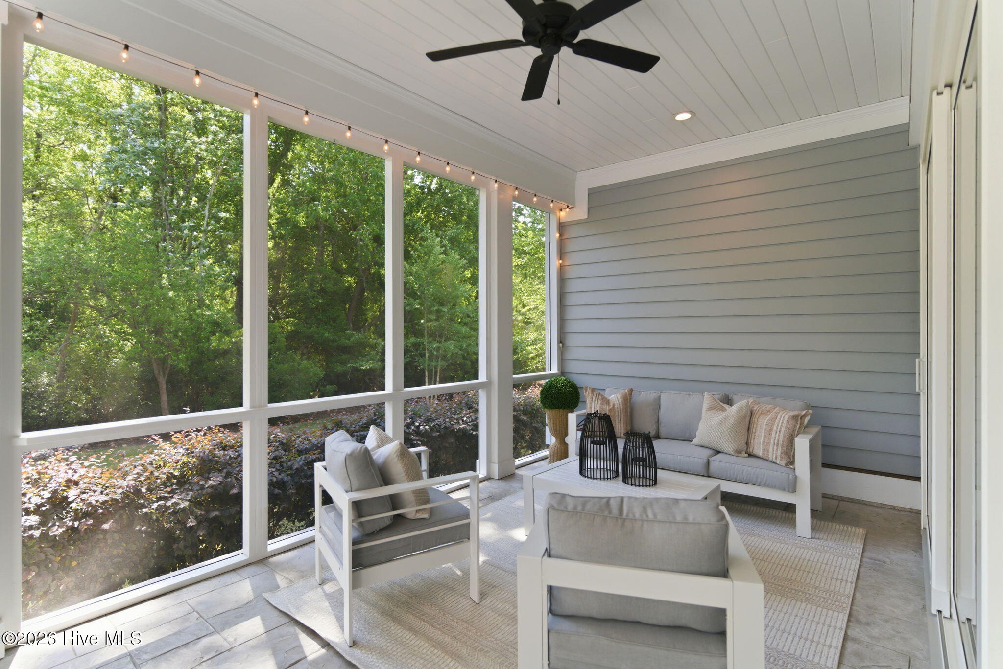 100569885 | Photo 40