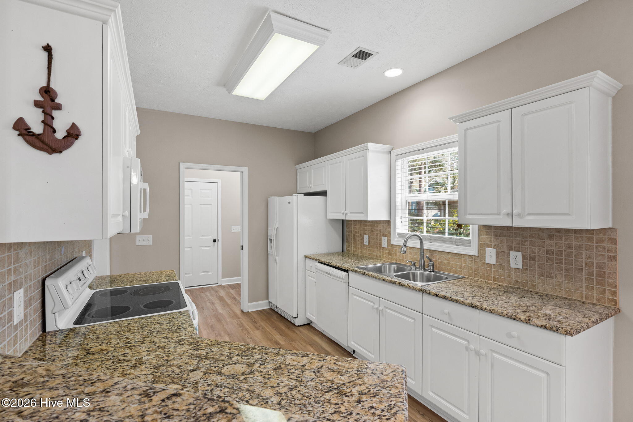 100559407 | Photo 17