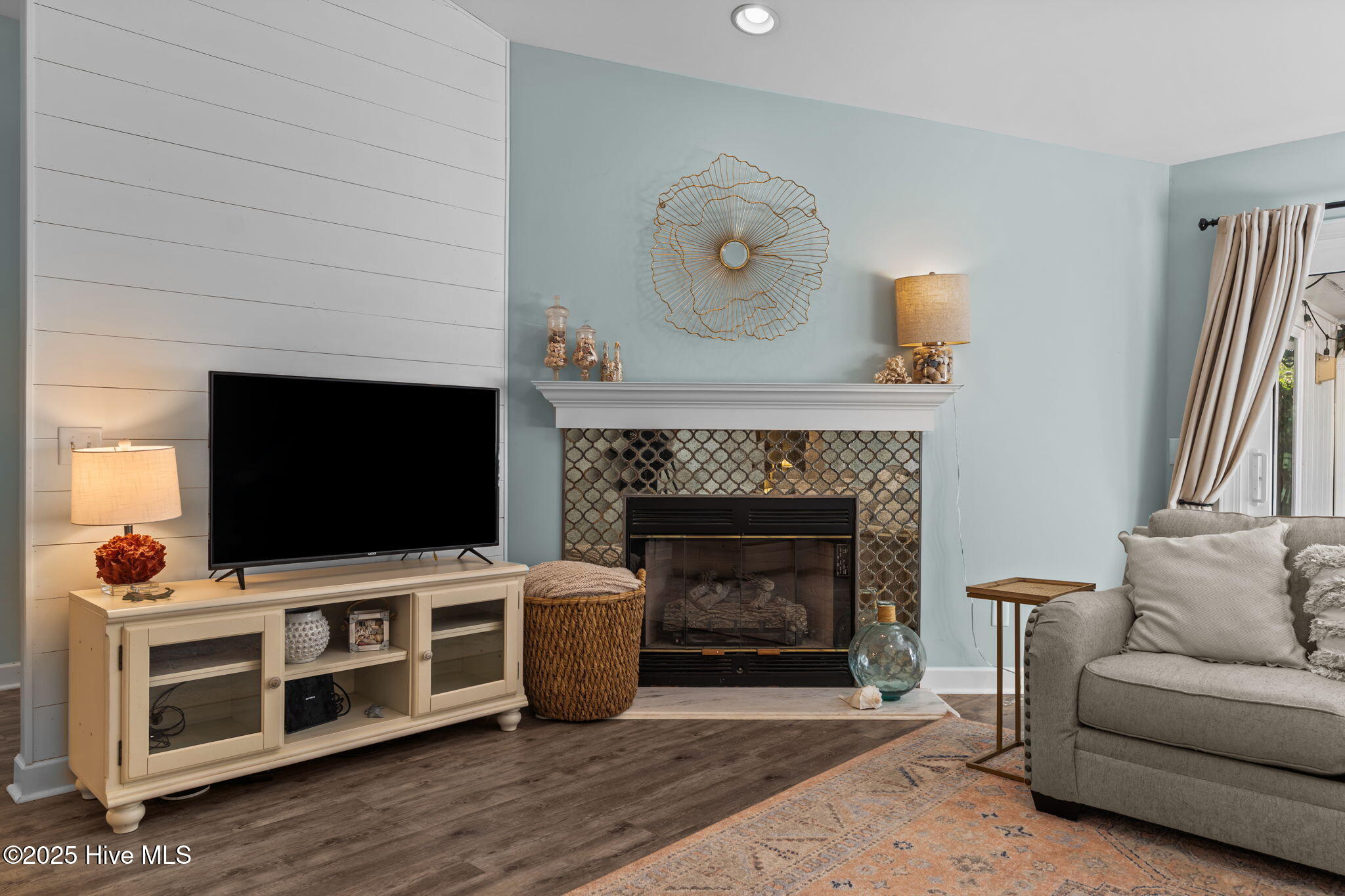 100537422 | Photo 16