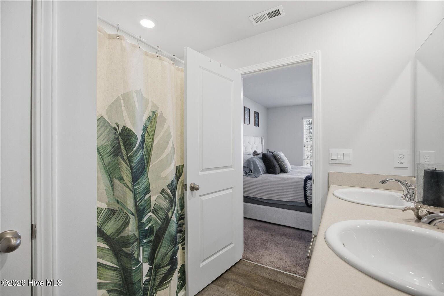 100549908 | Photo 14