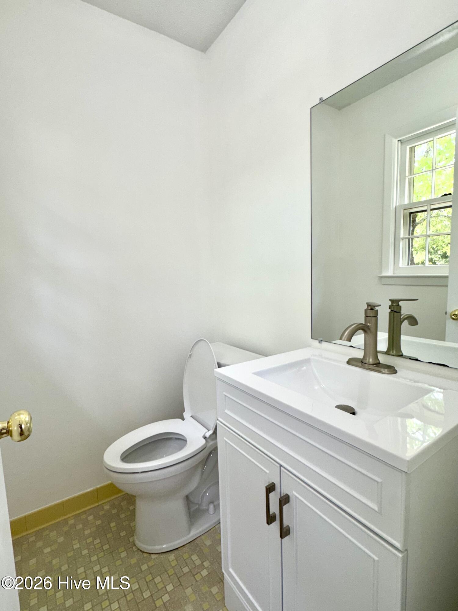 100567186 | Photo 11