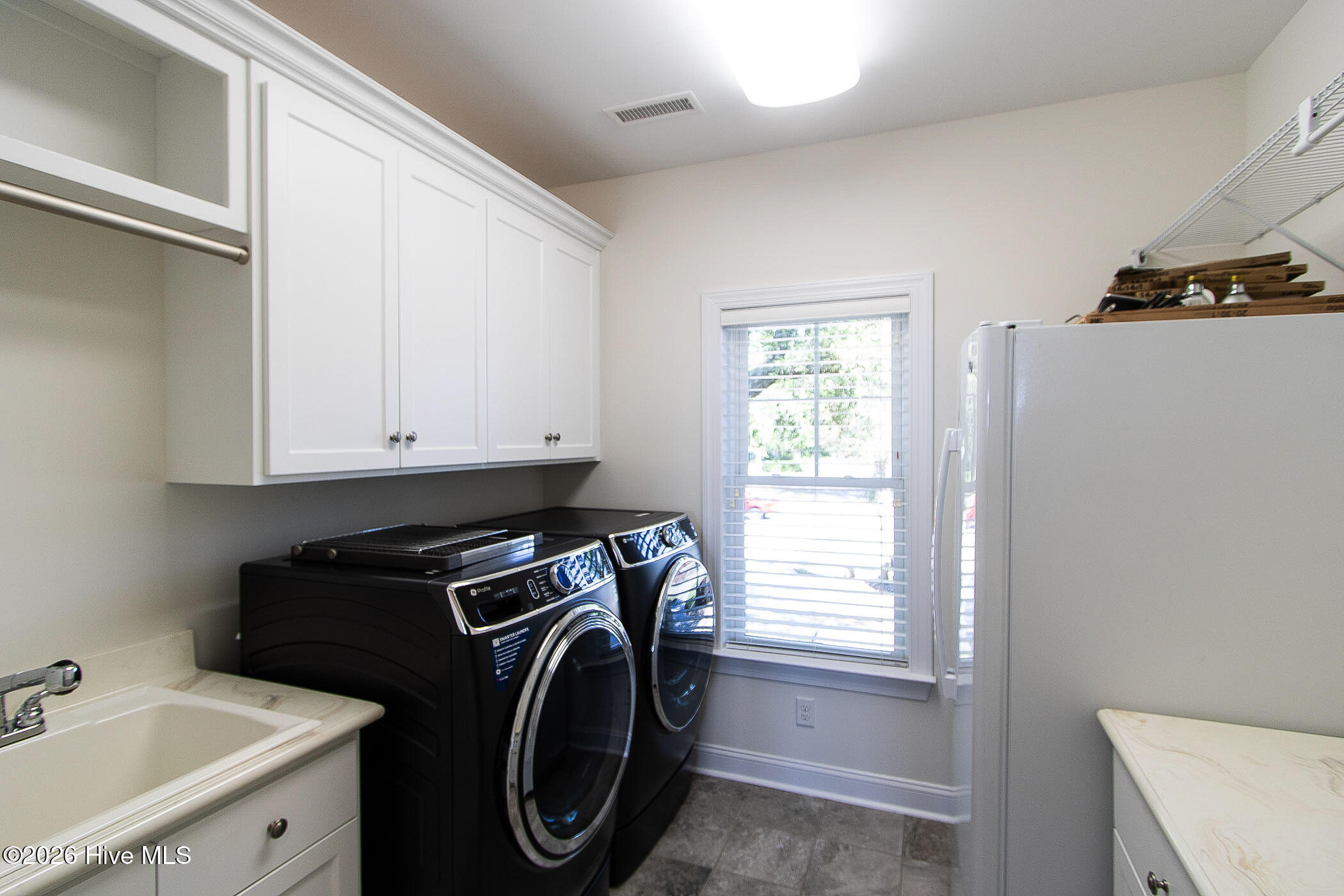 100568588 | Photo 49