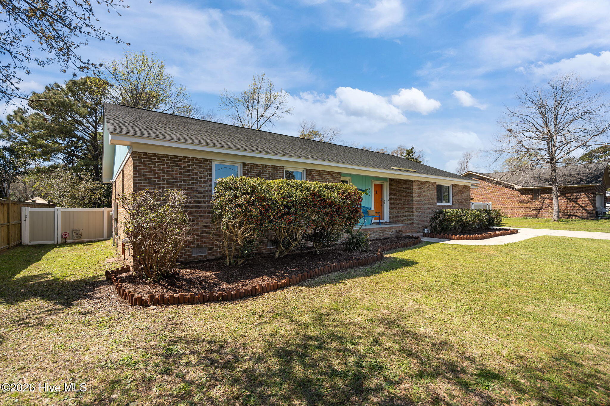 100569191 | Photo 45