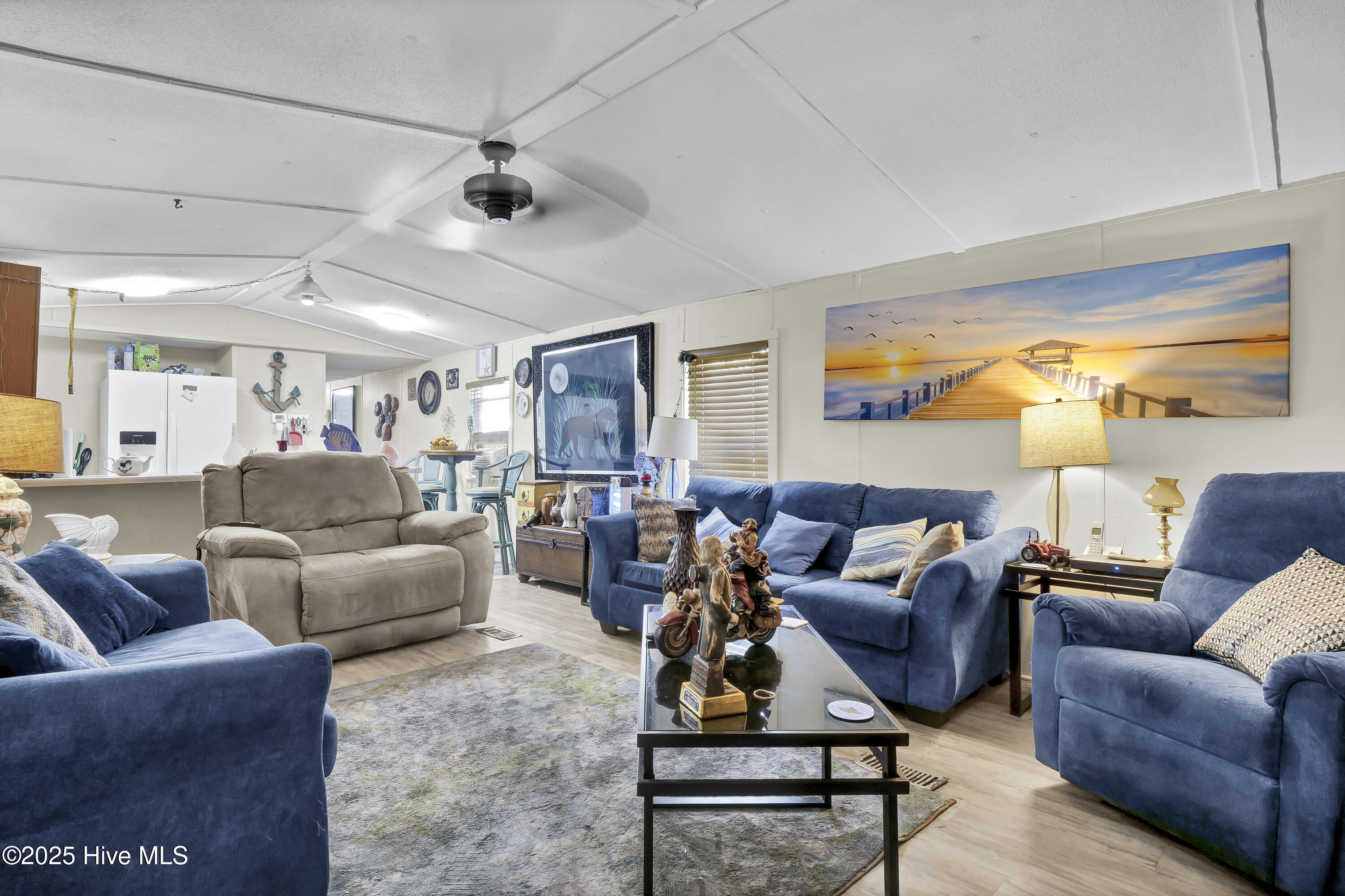 100522648 | Photo 14