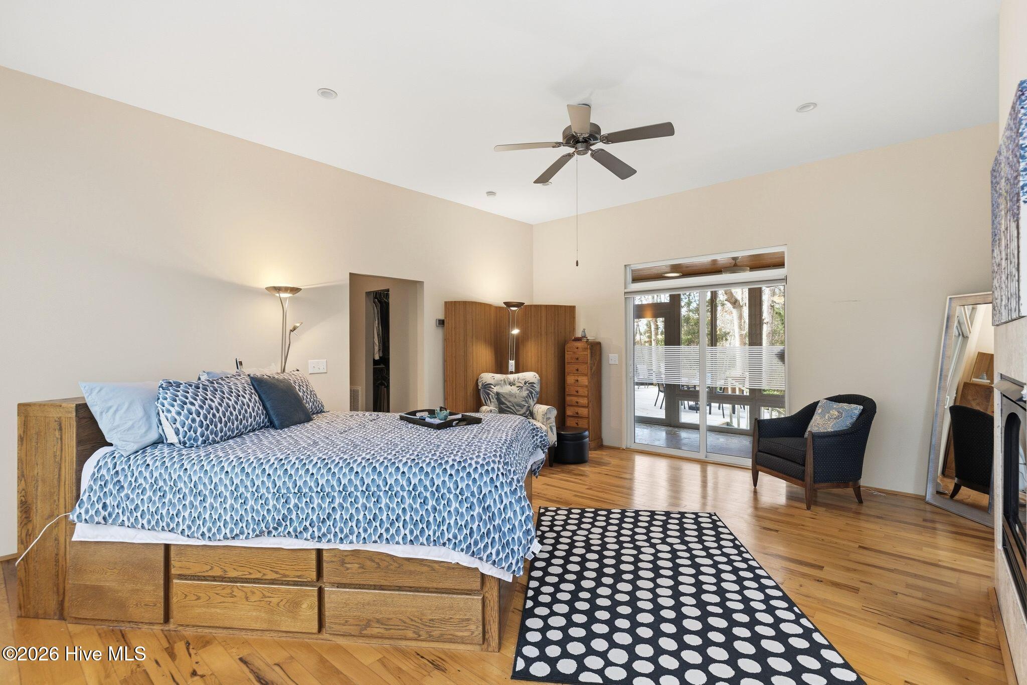 100555834 | Photo 87