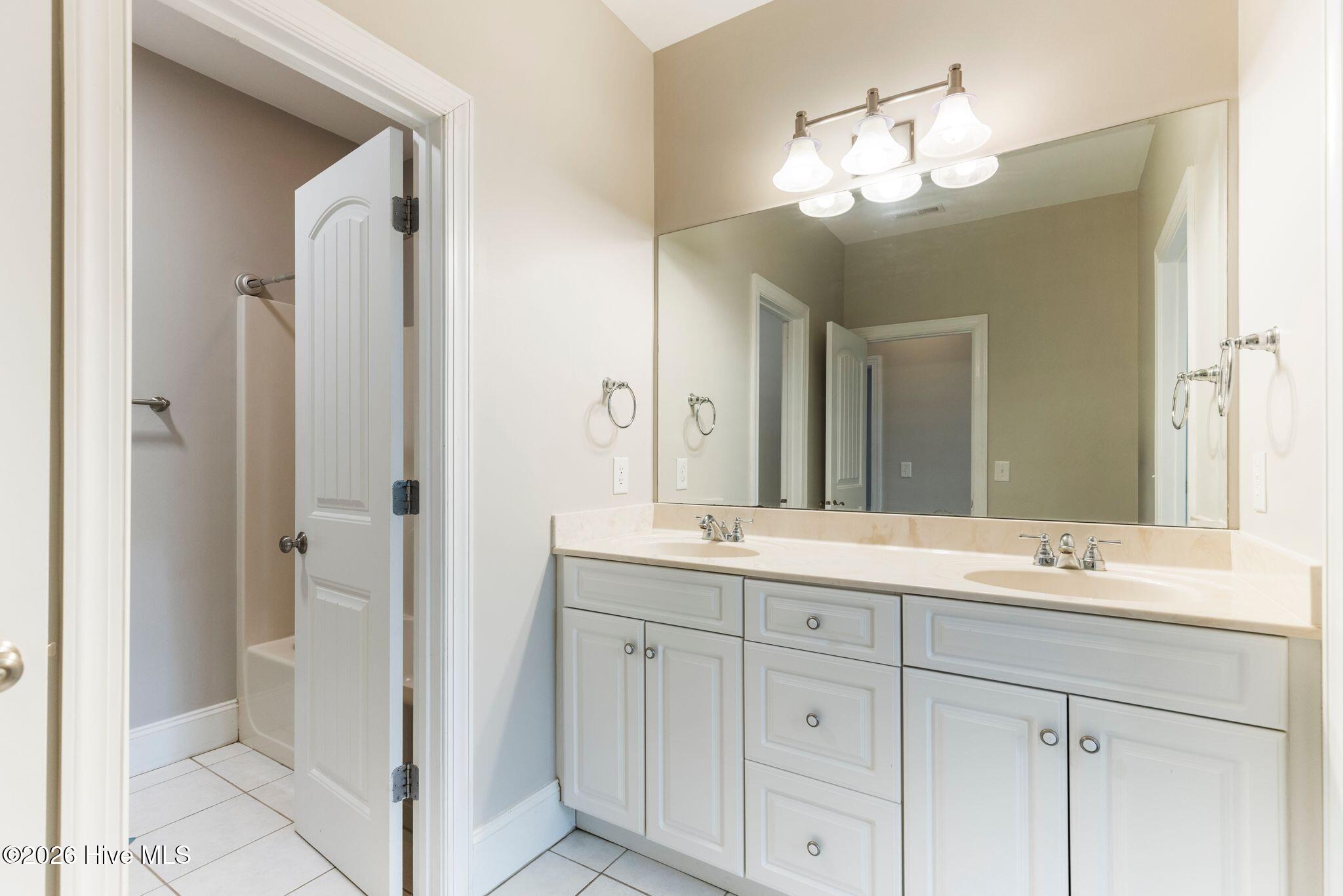 100553307 | Photo 71