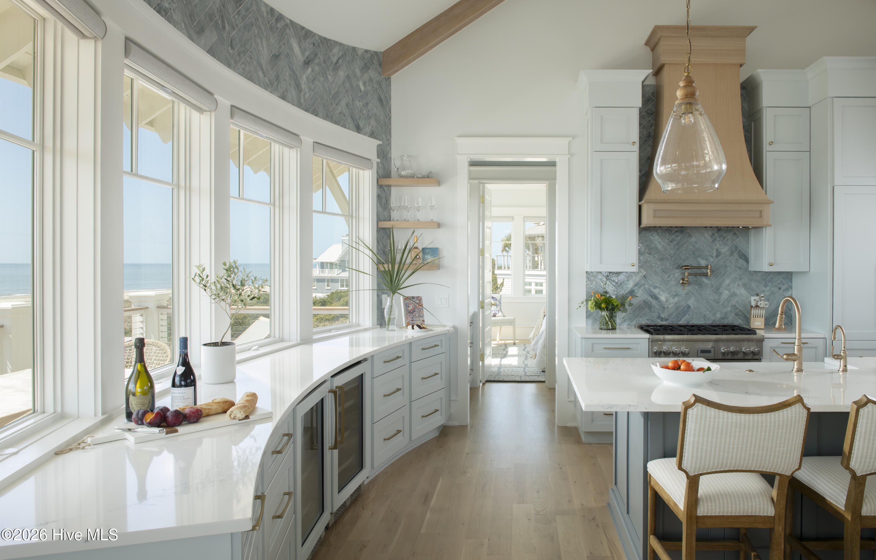 100569969 | Photo 38