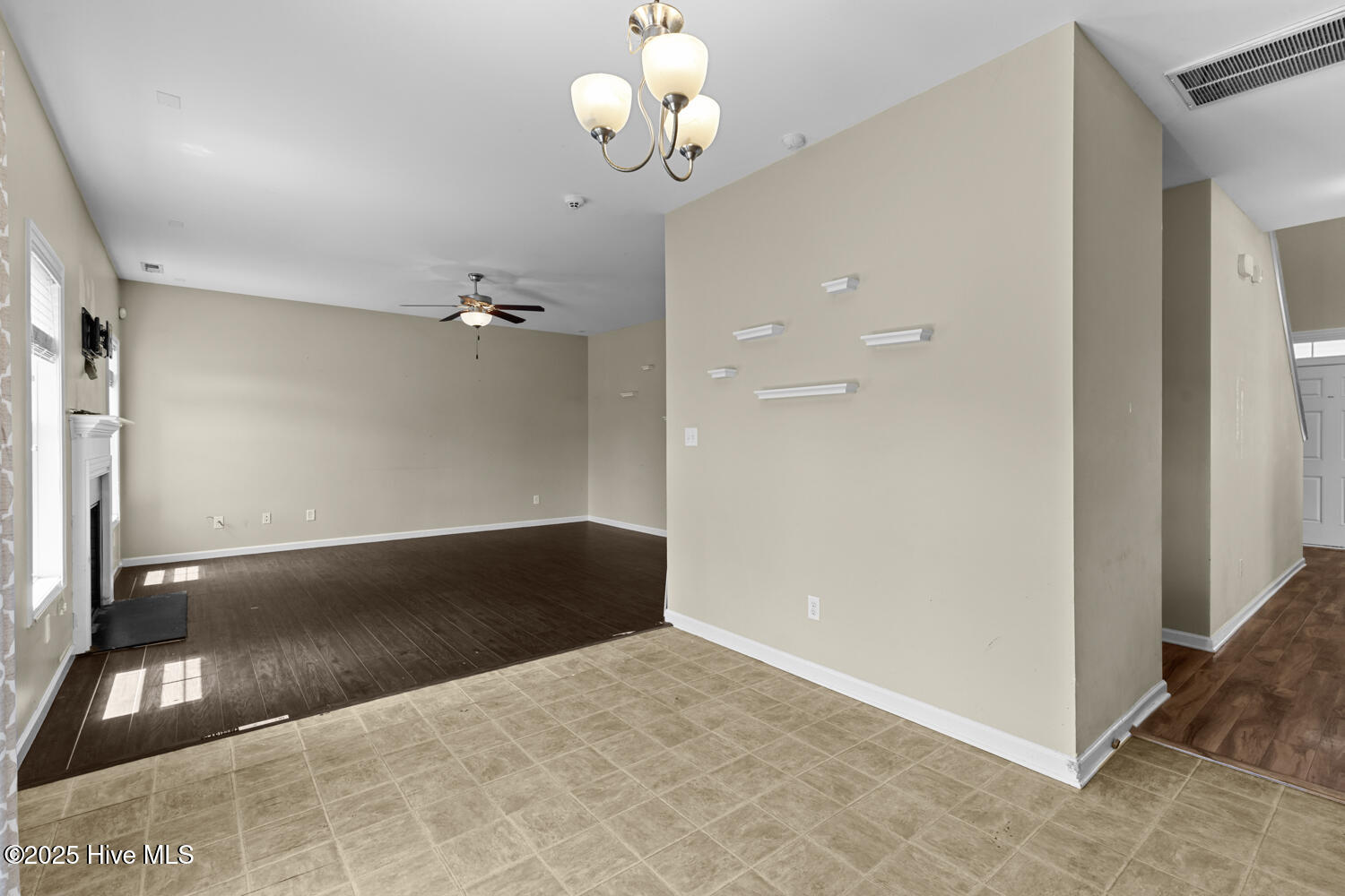 100506336 | Photo 11