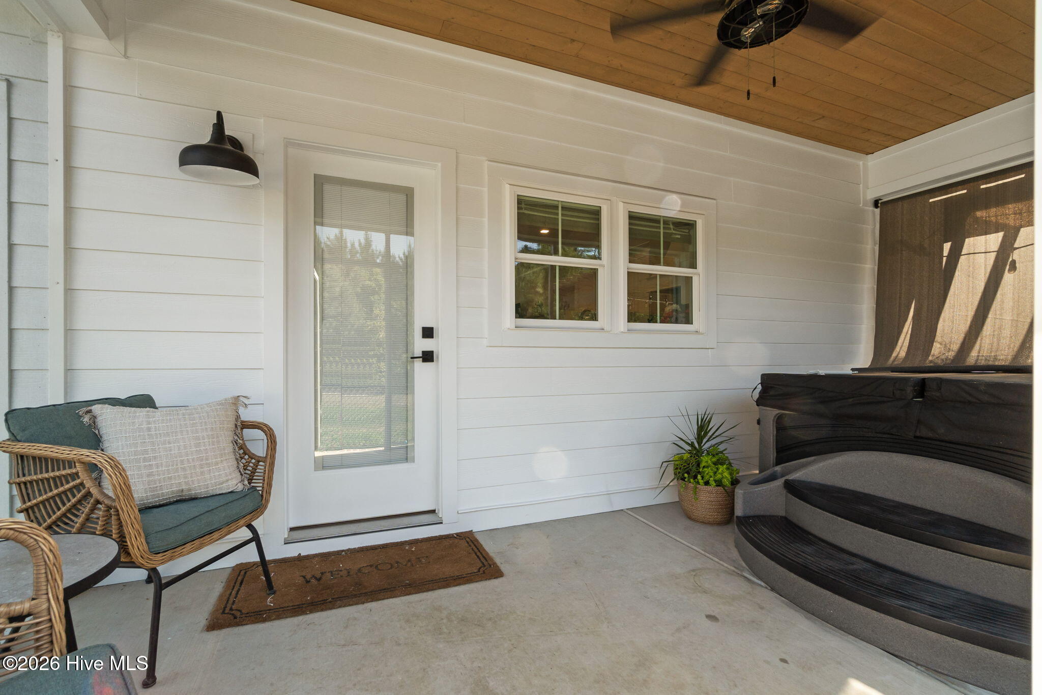 100569675 | Photo 31