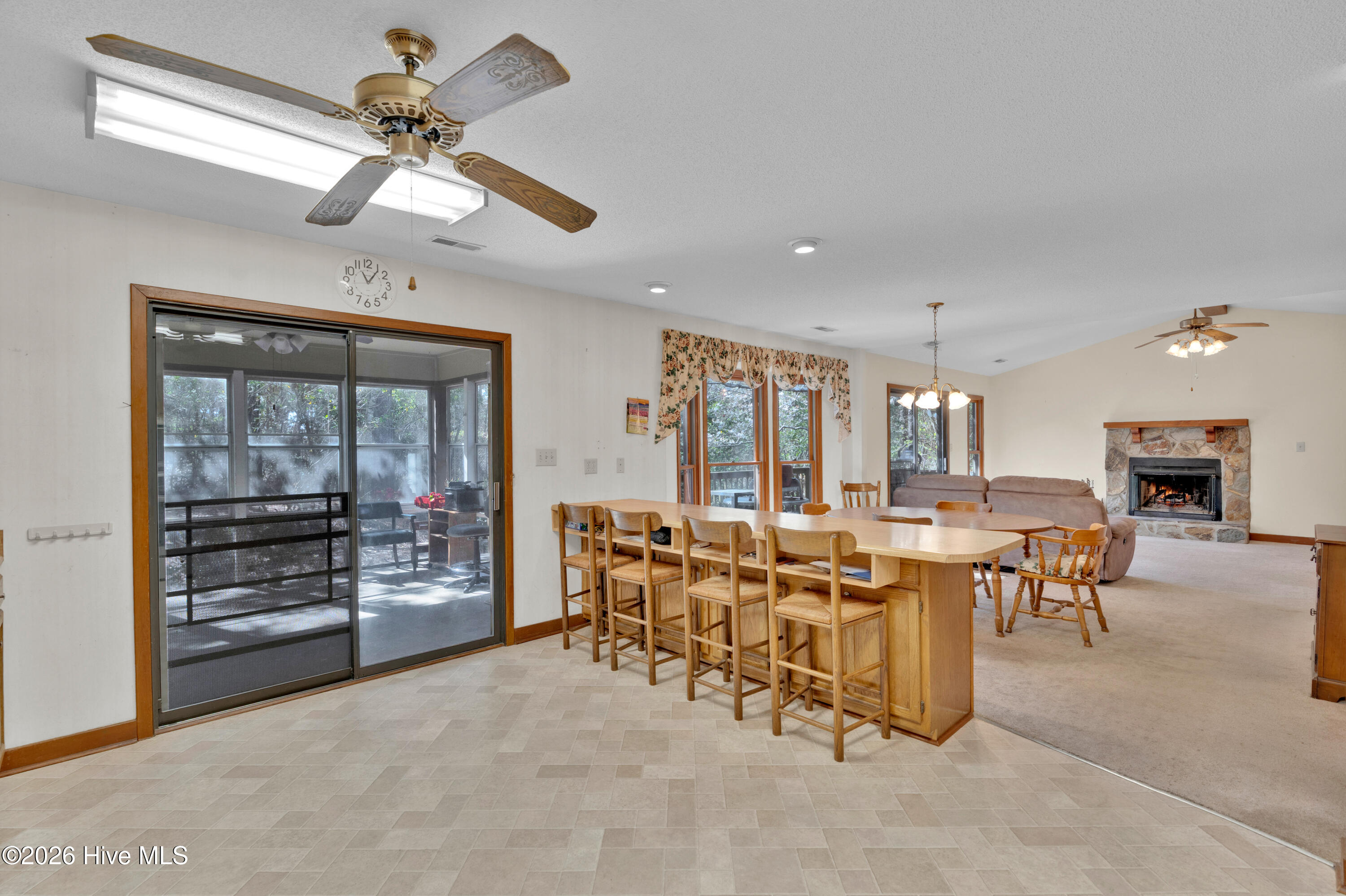 100561696 | Photo 13