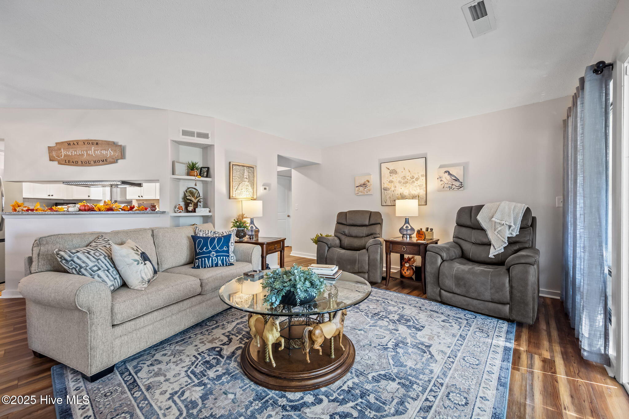 100537179 | Photo 18