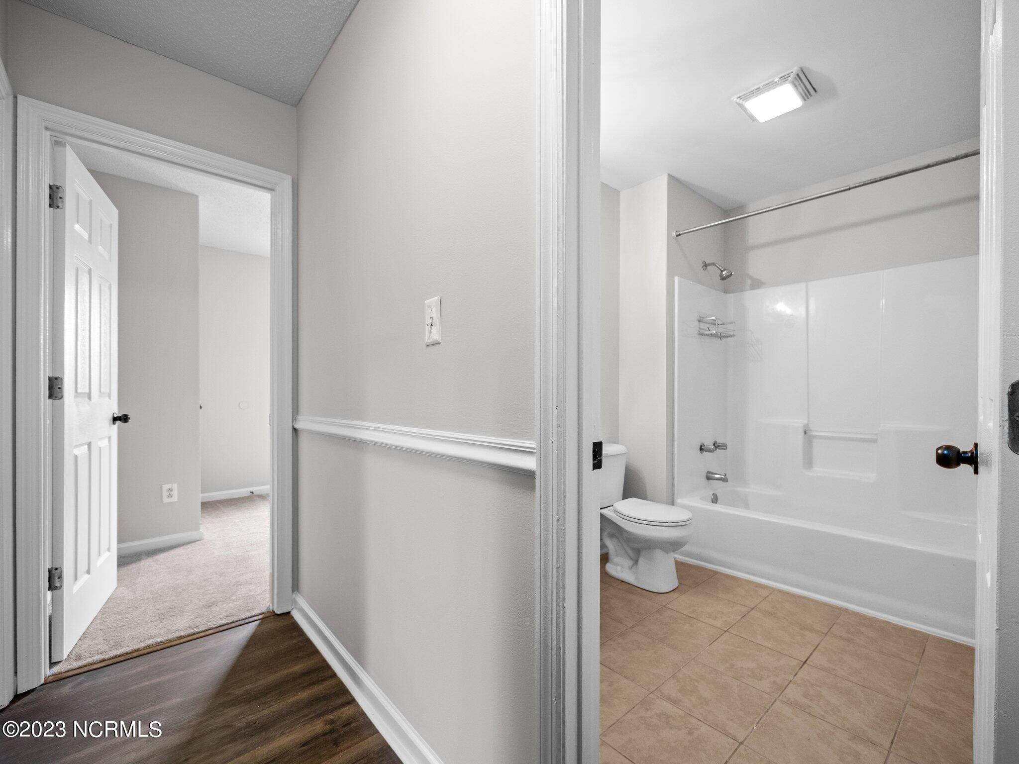 100556244 | Photo 40