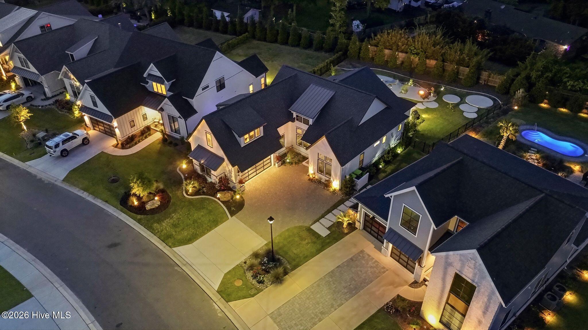 100569019 | Photo 68