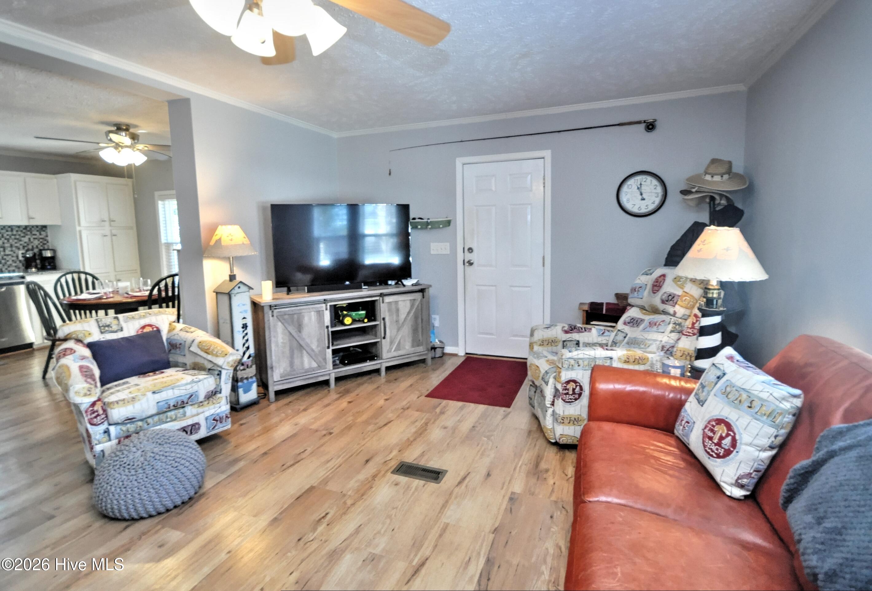 100550740 | Photo 10