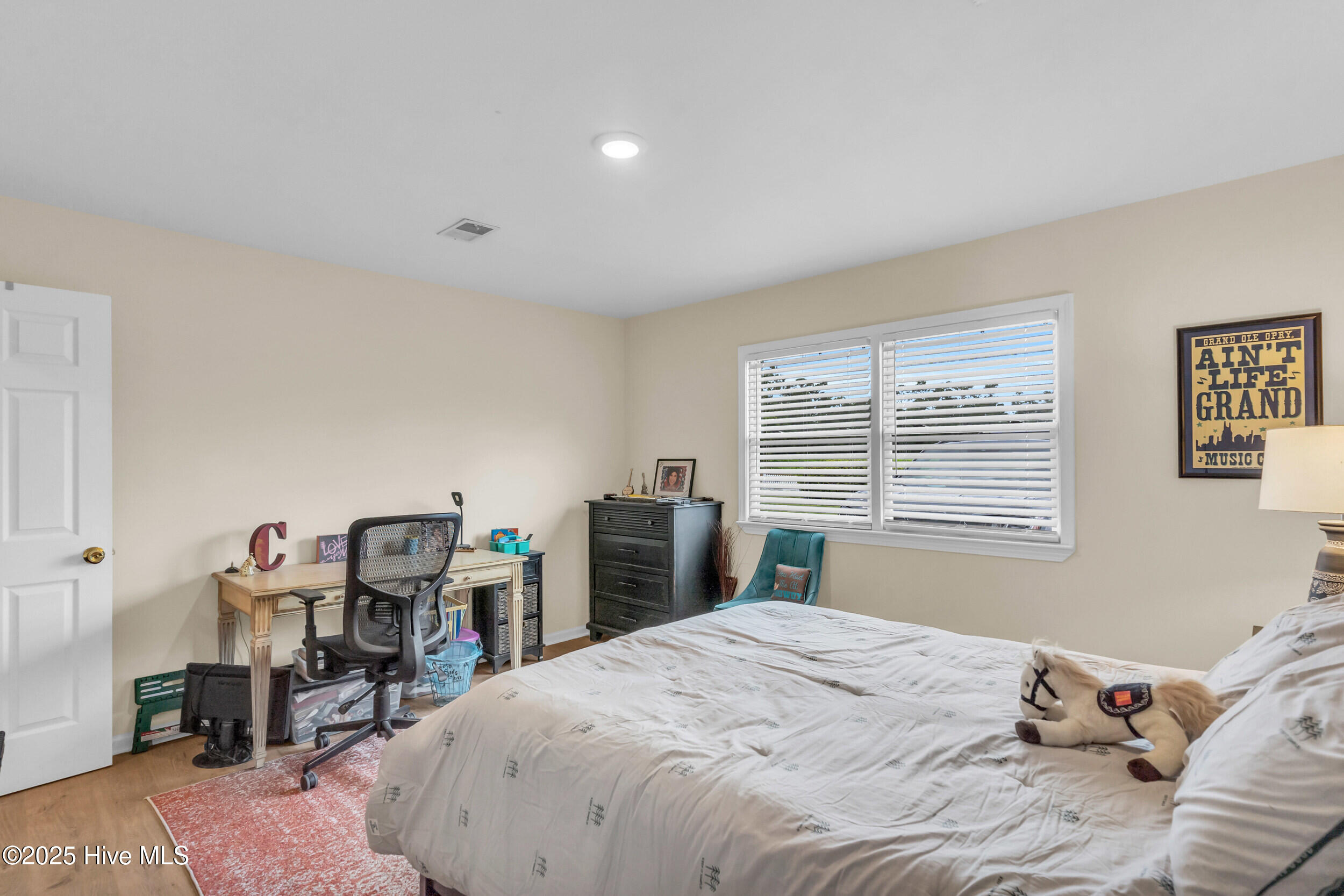 100558659 | Photo 15