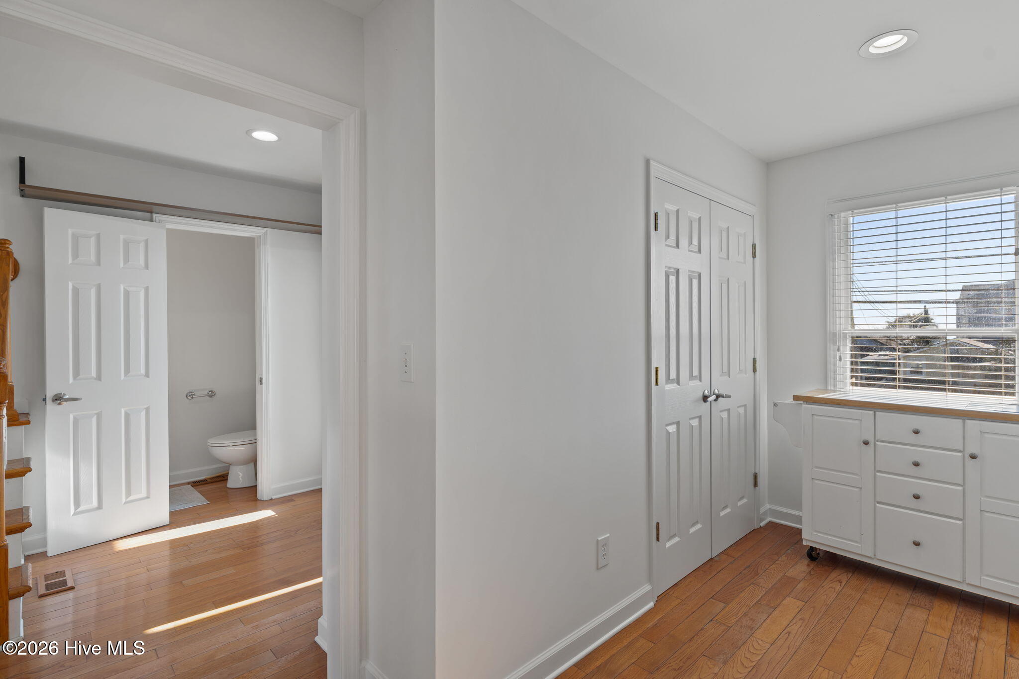 100563044 | Photo 24