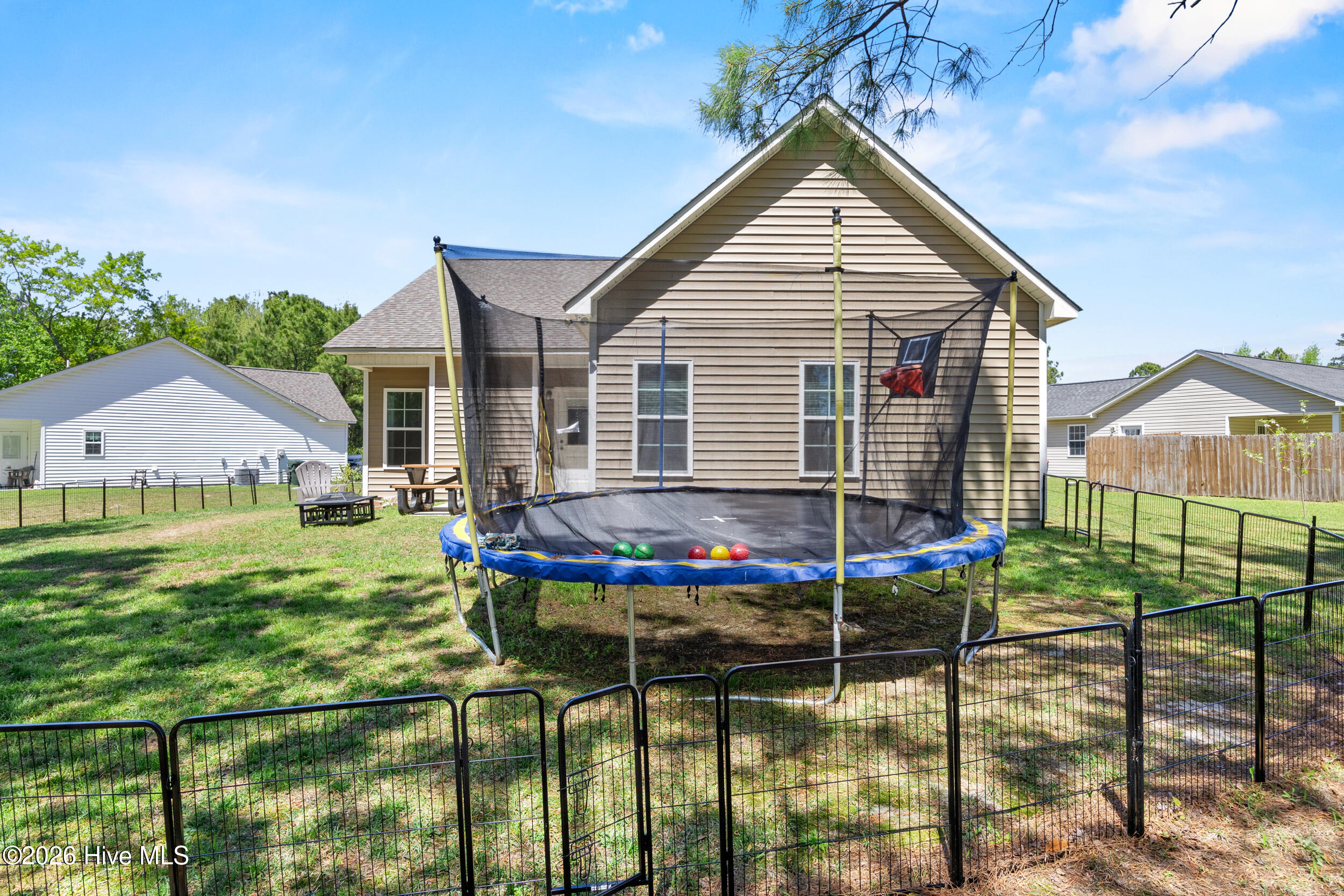 100566658 | Photo 32