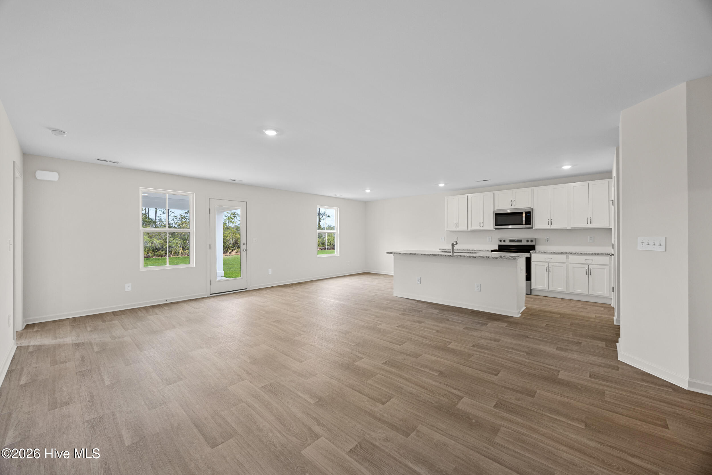 100541155 | Photo 16