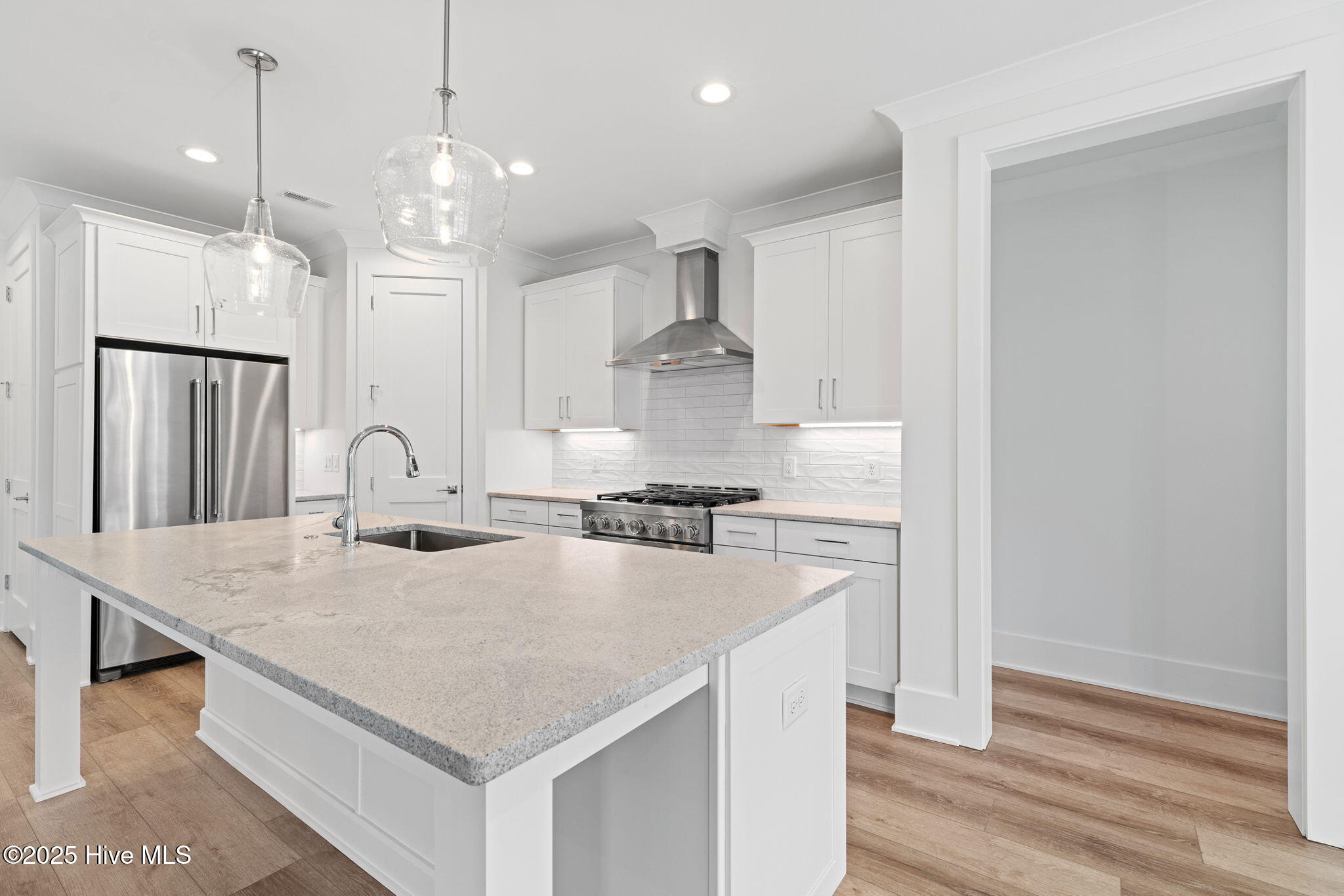 100523885 | Photo 22