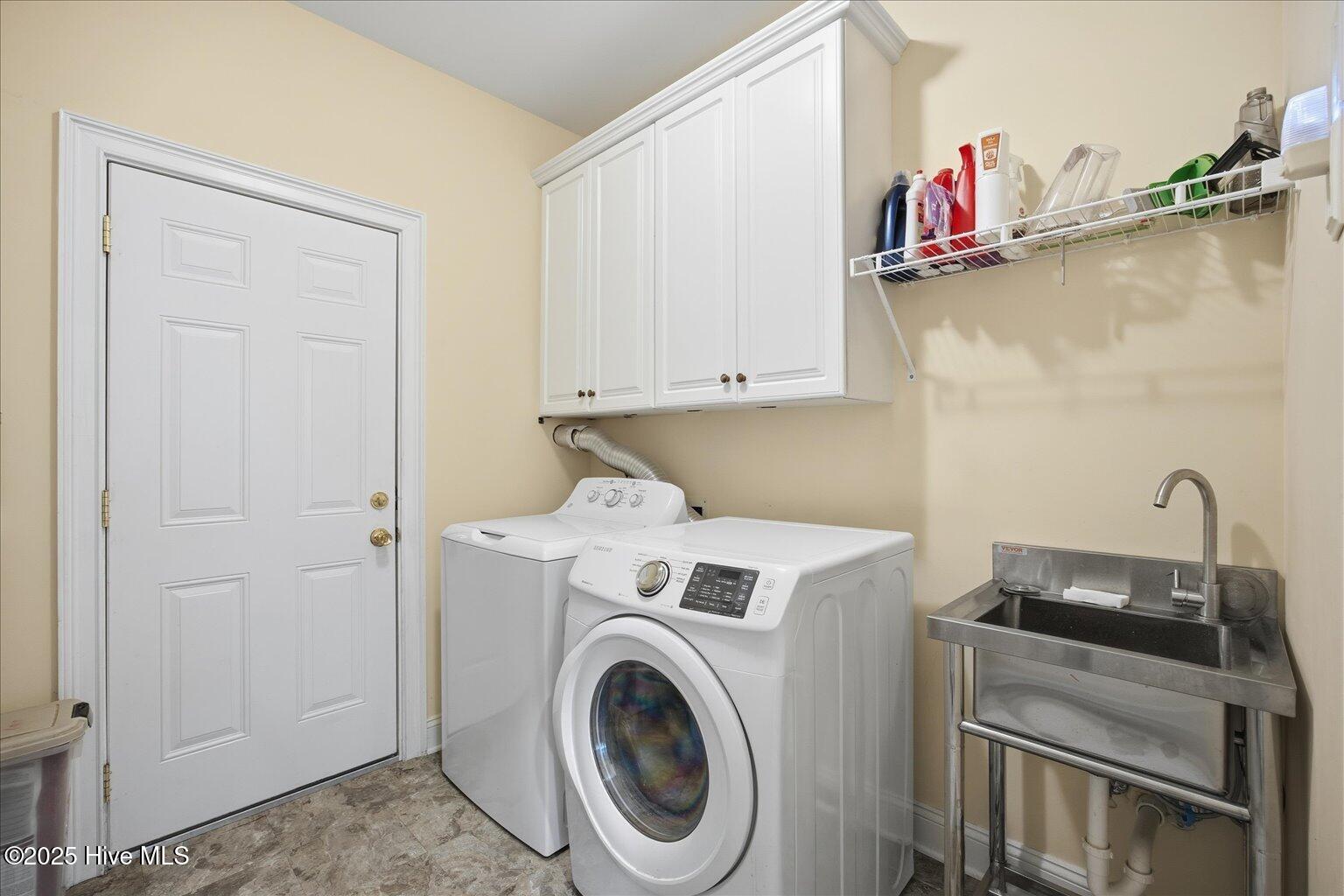 100543897 | Photo 24