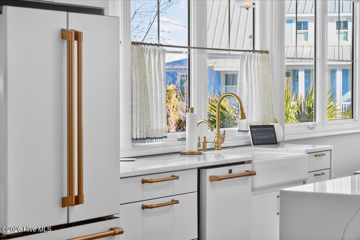 100549298 | Photo 26