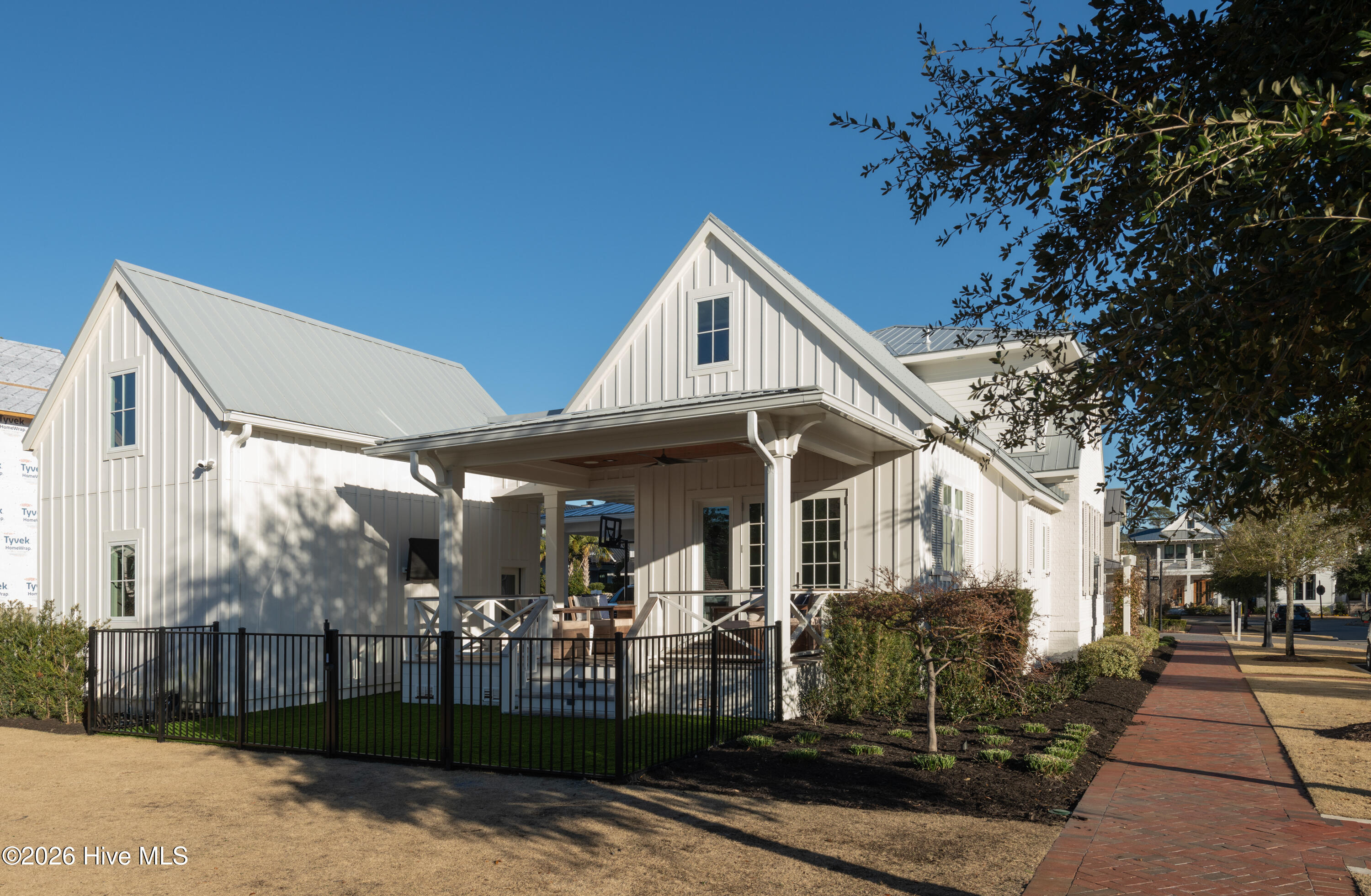 100553273 | Photo 34