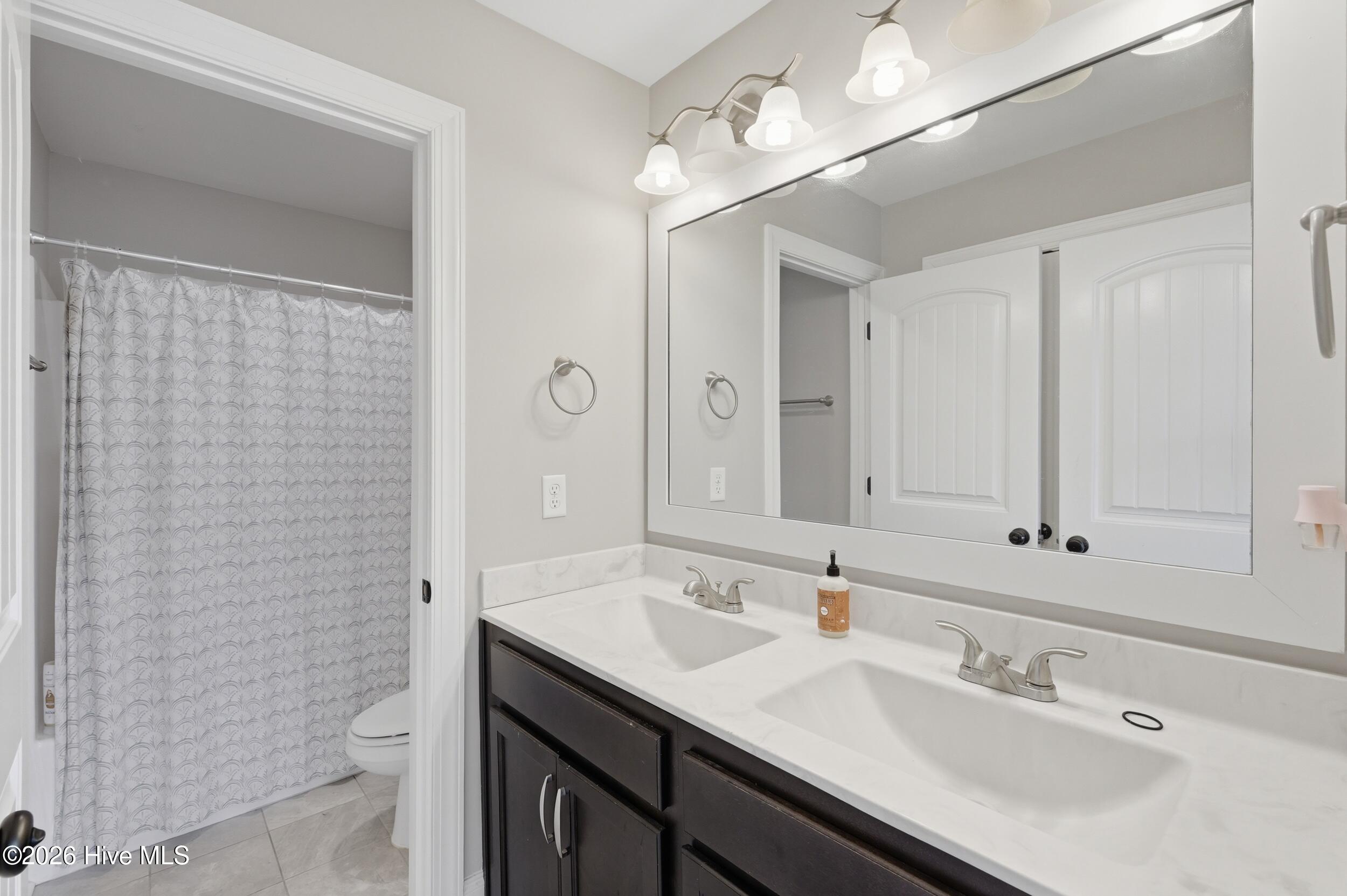 100570242 | Photo 28