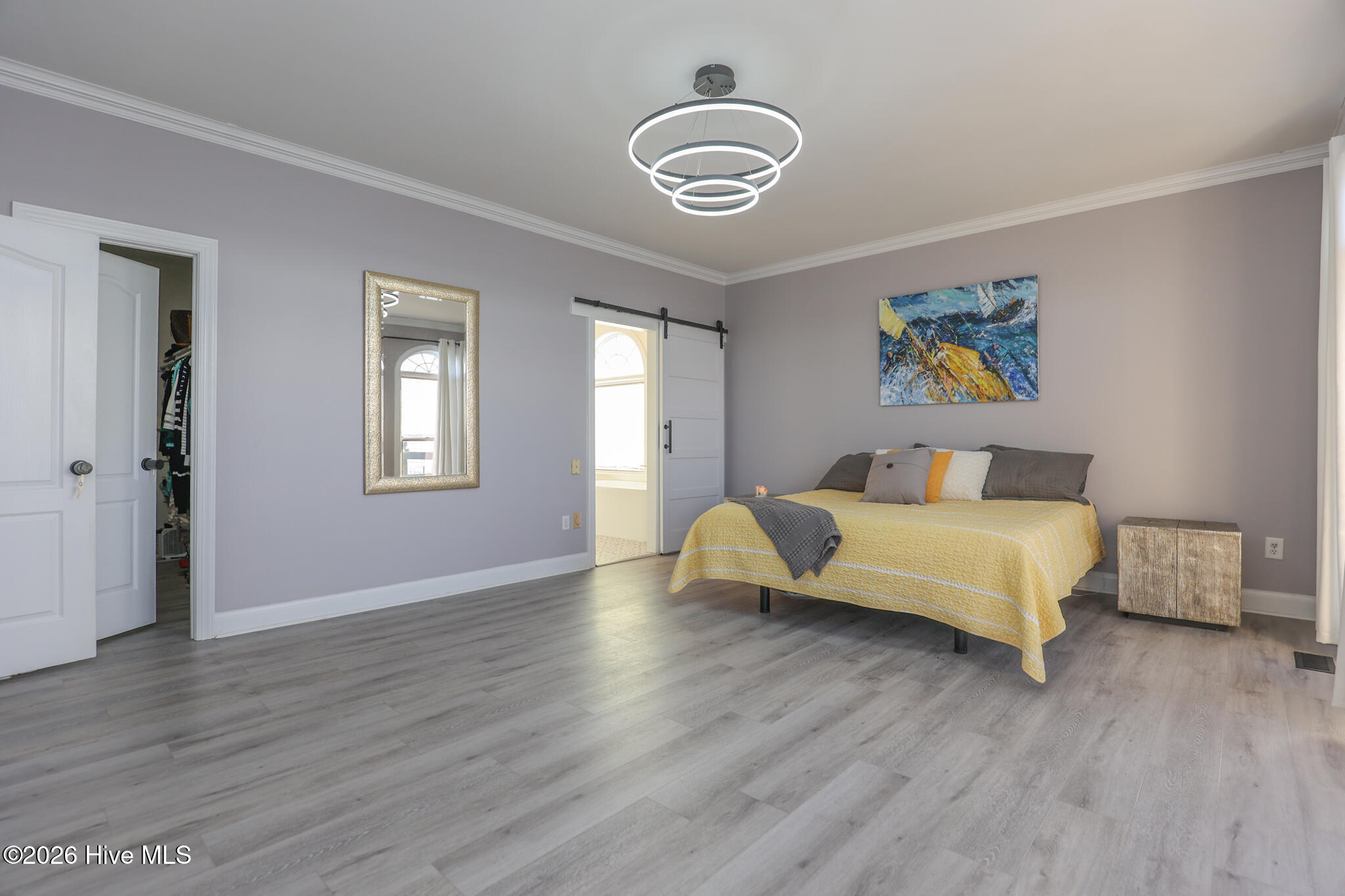 100556044 | Photo 36