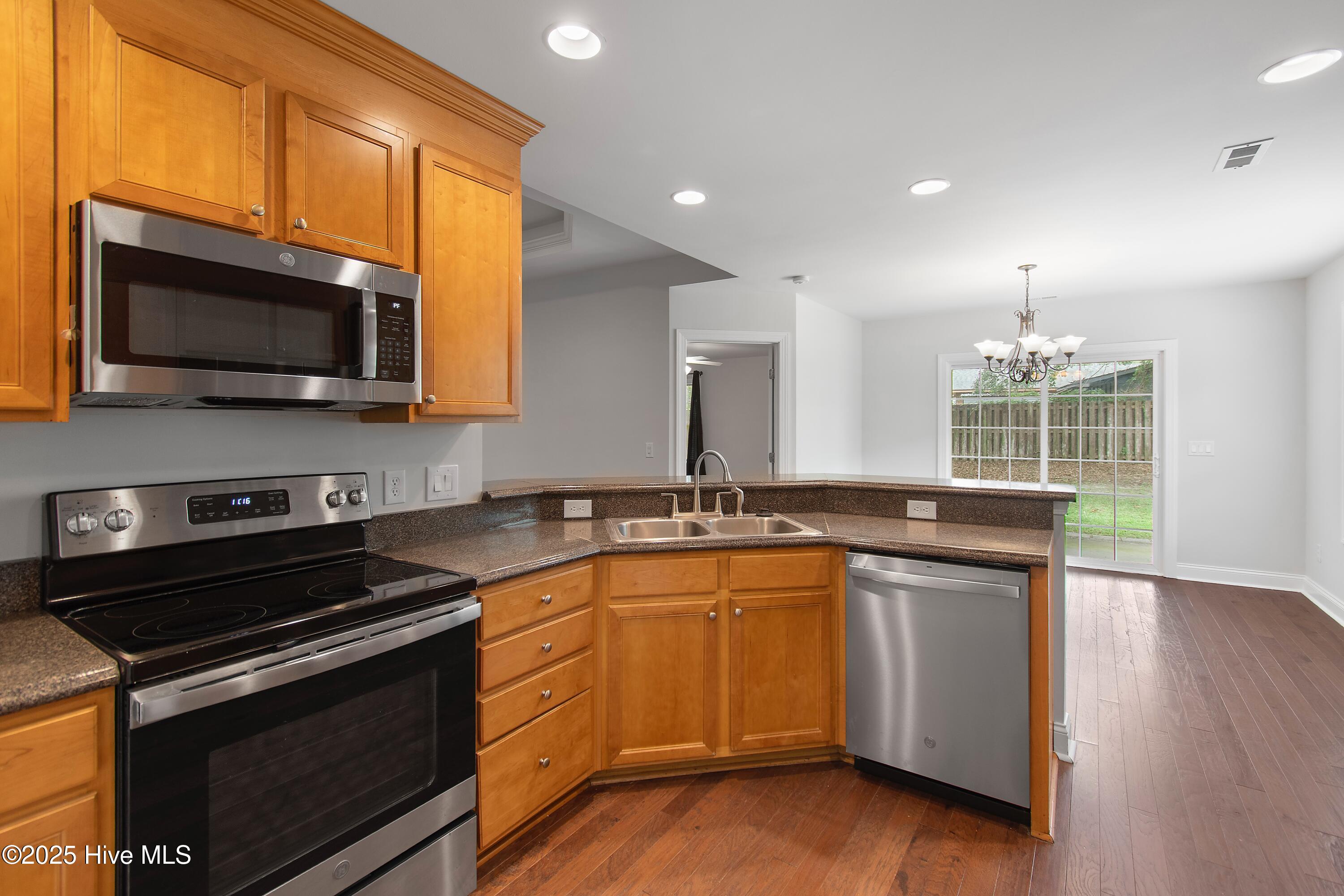 100527568 | Photo 13