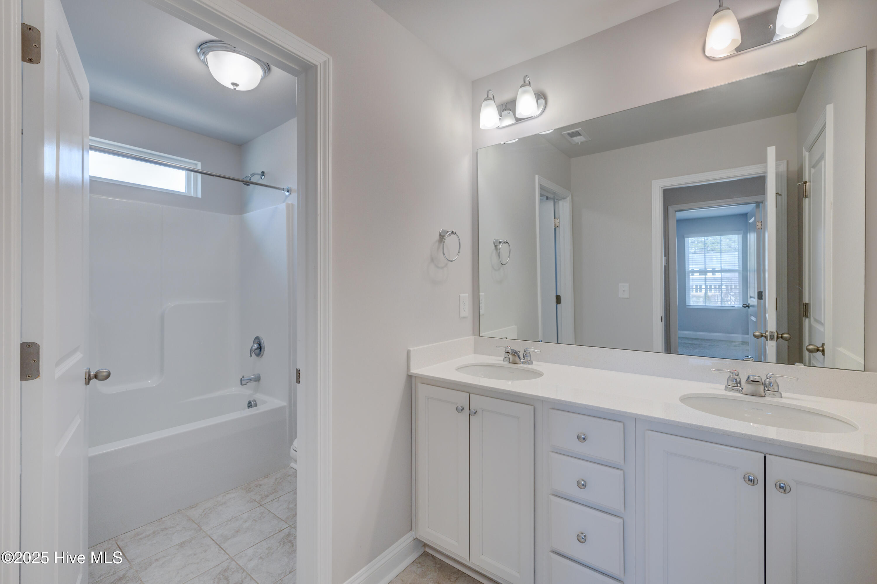 100491210 | Photo 28