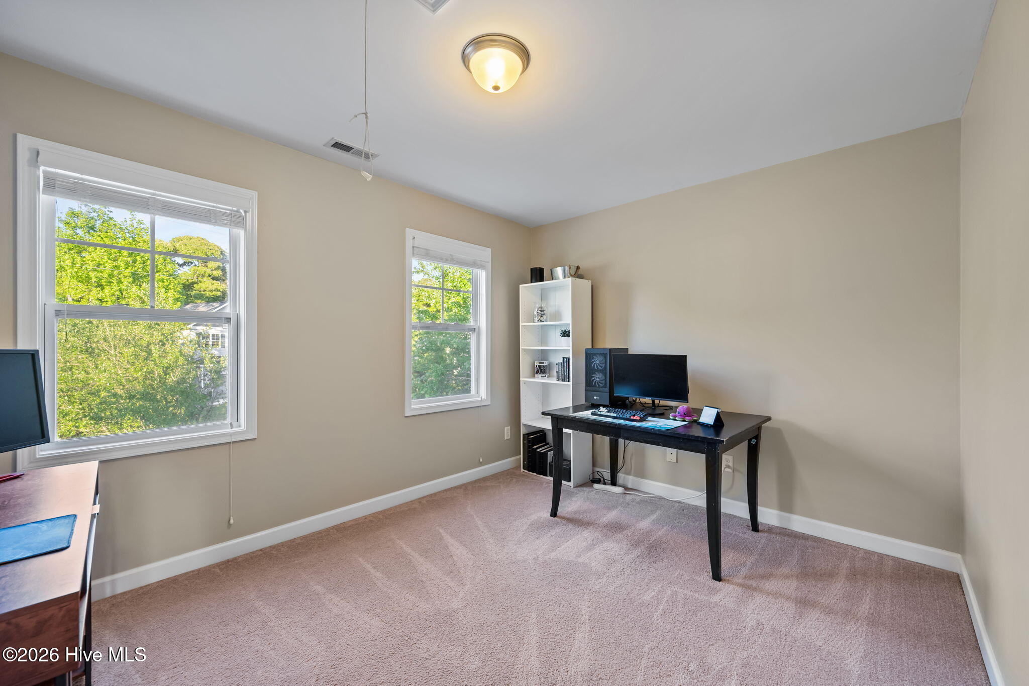 100568567 | Photo 32