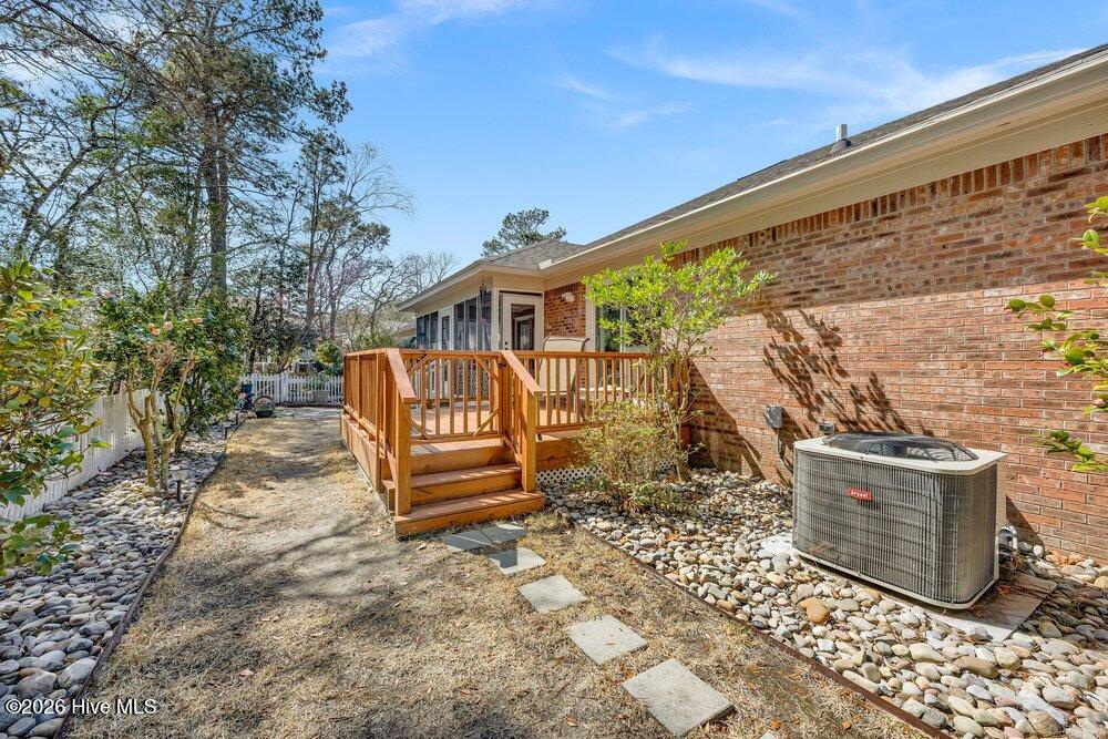 100558144 | Photo 28