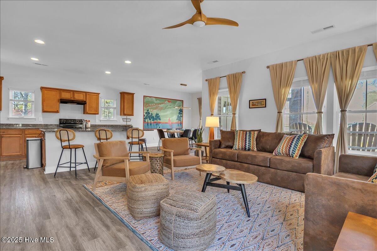 100532414 | Photo 13