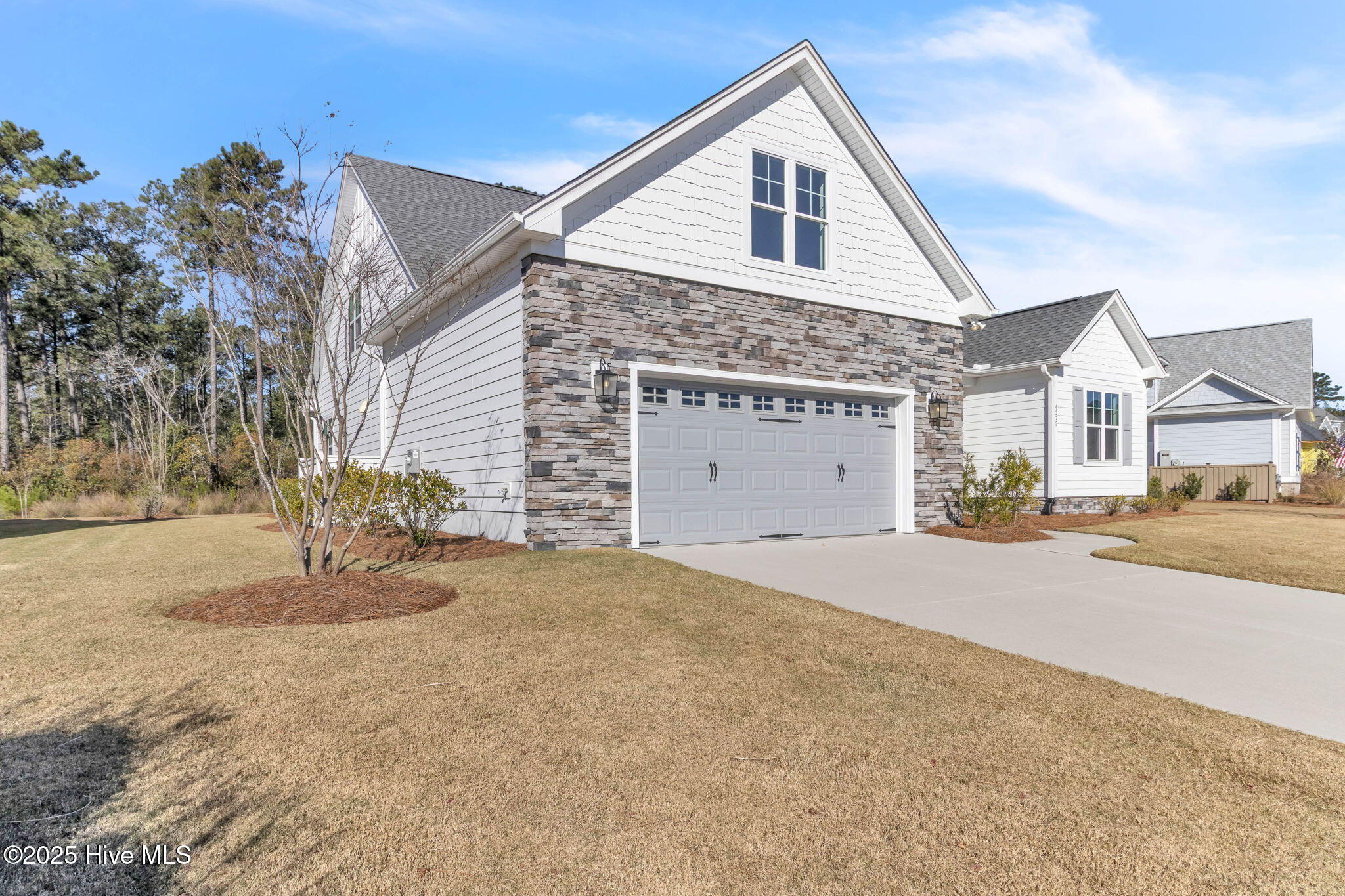 100567325 | Photo 39