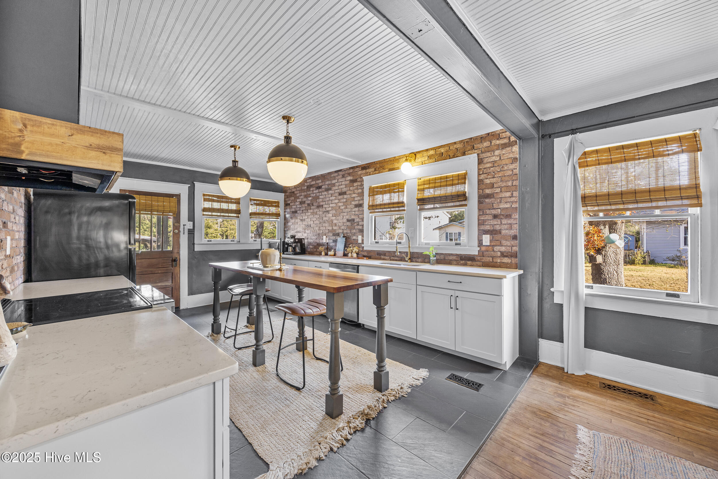 100544356 | Photo 40