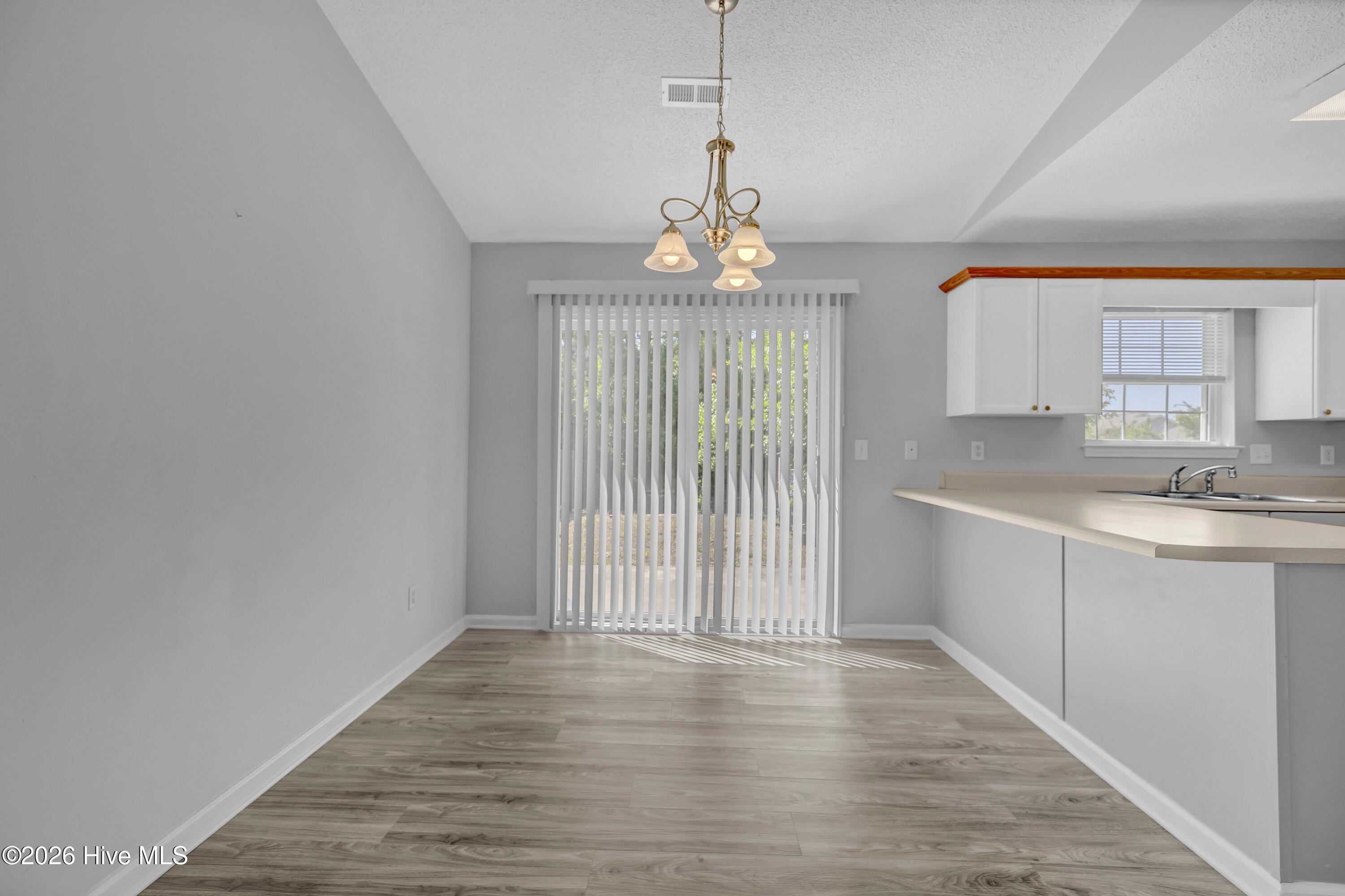 100569436 | Photo 10