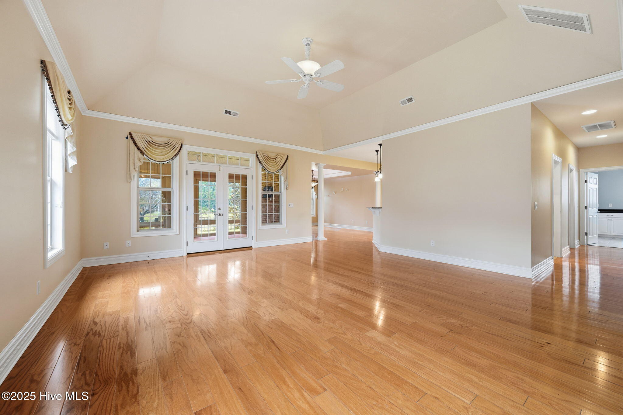 100536688 | Photo 20