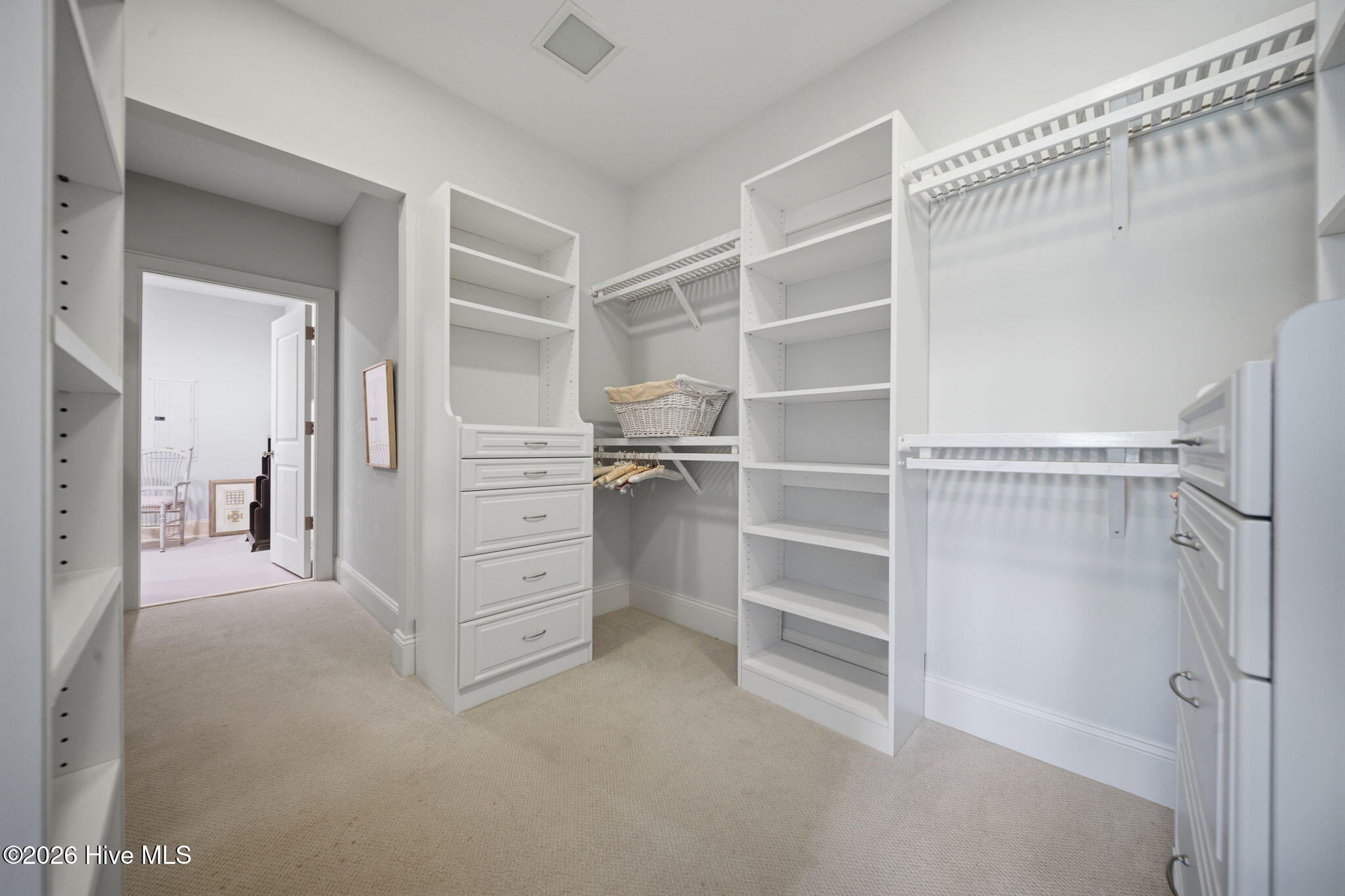 100570583 | Photo 54