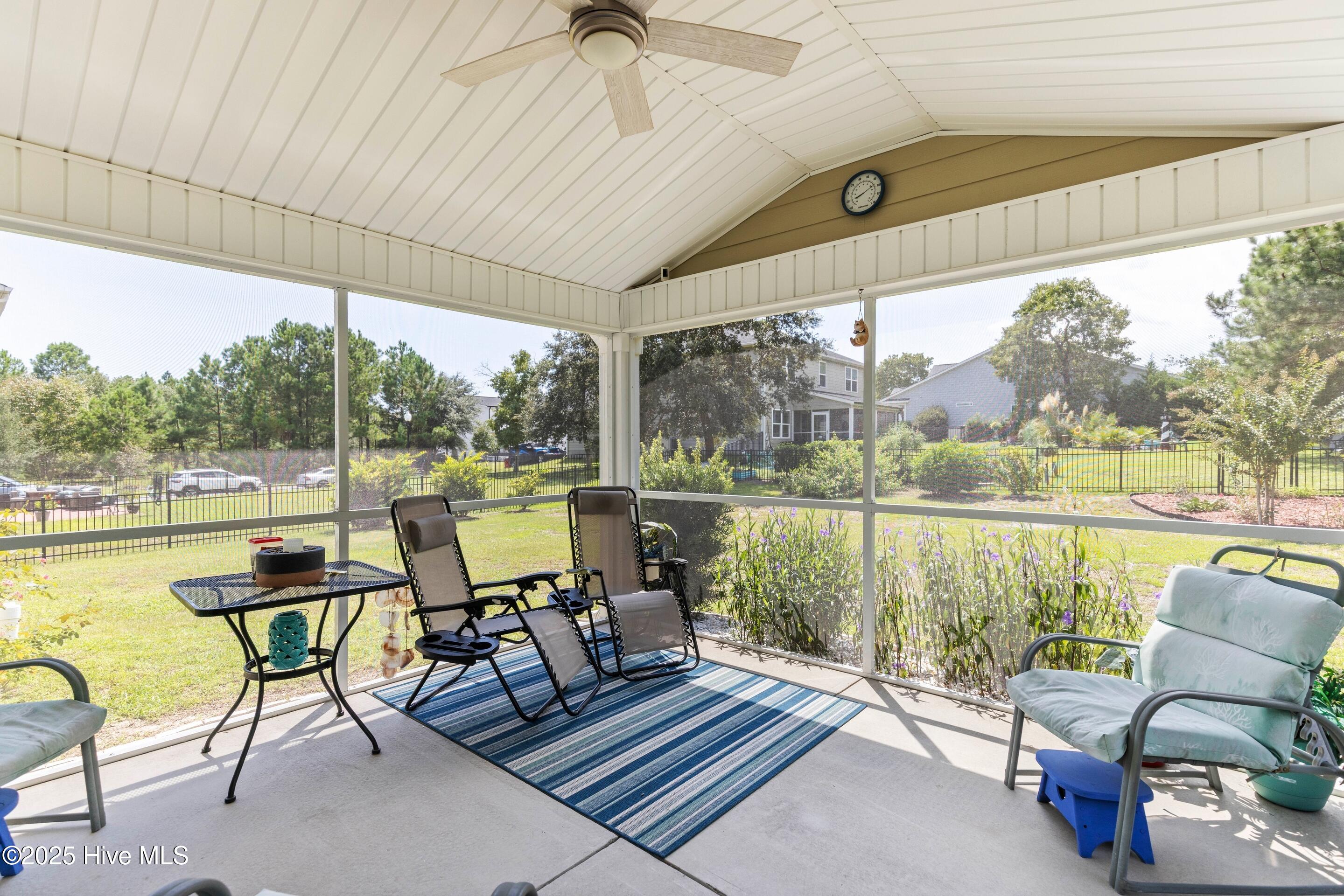 100527651 | Photo 32