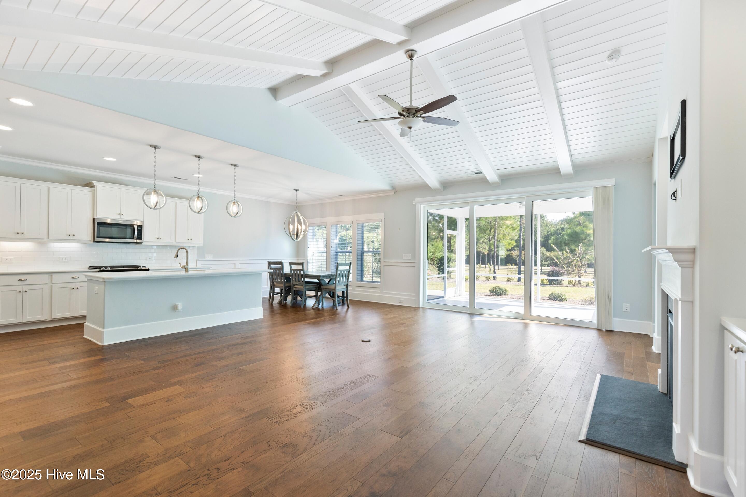 100531261 | Photo 13