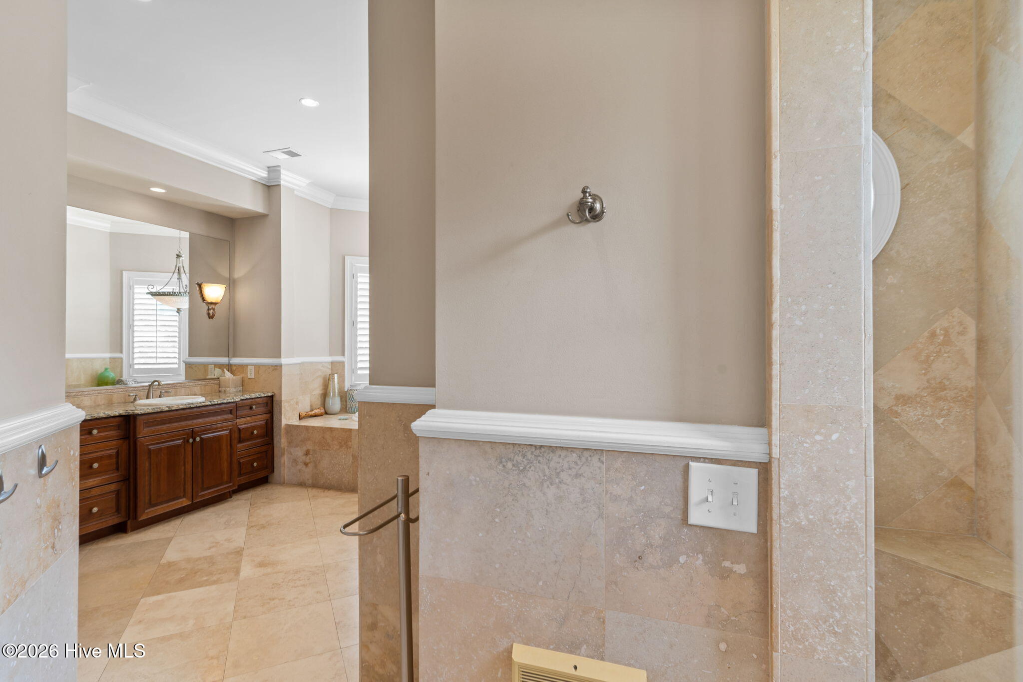 100554709 | Photo 56