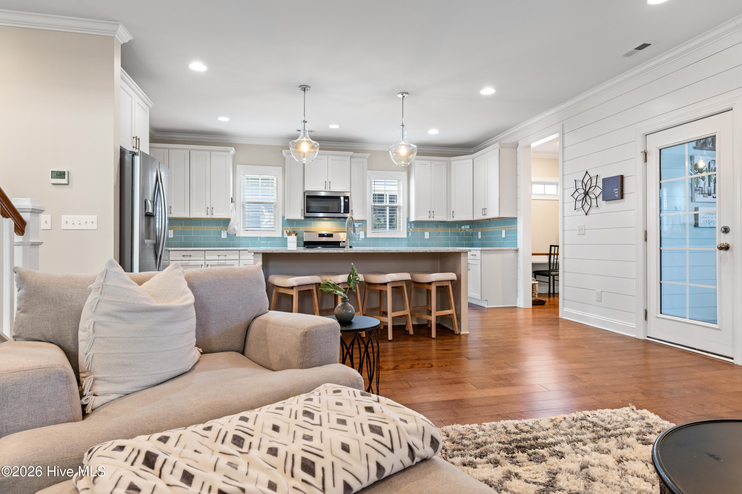 100561487 | Photo 16